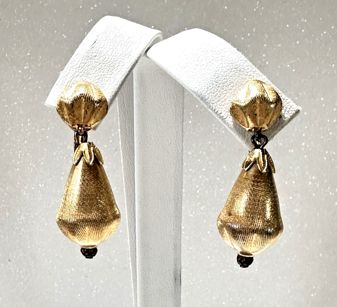 Crown TRIFARI Vintage Brushed Gold Tone Drop Dangle Bead Earrings 1 1/2″