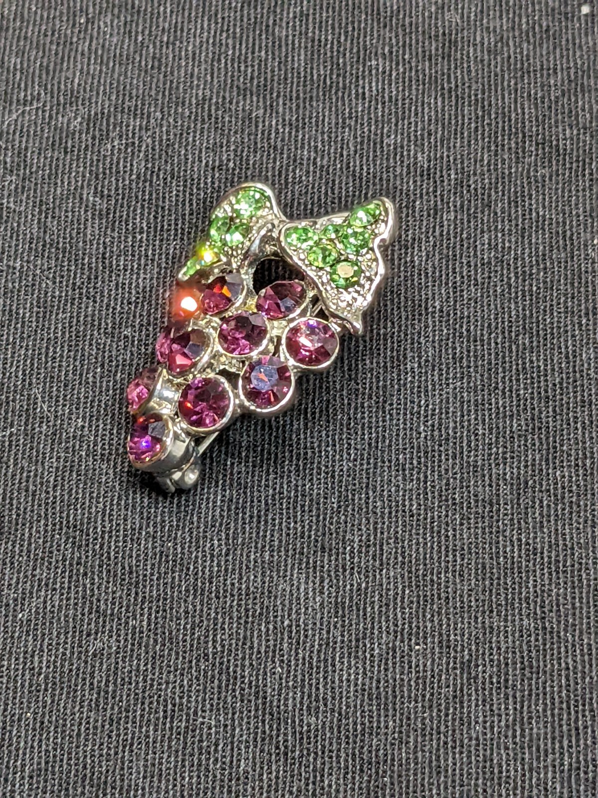 Vintage Grapes Rhinestone Brooch Pin Purple Green Crystal Silver Tone Vineyard