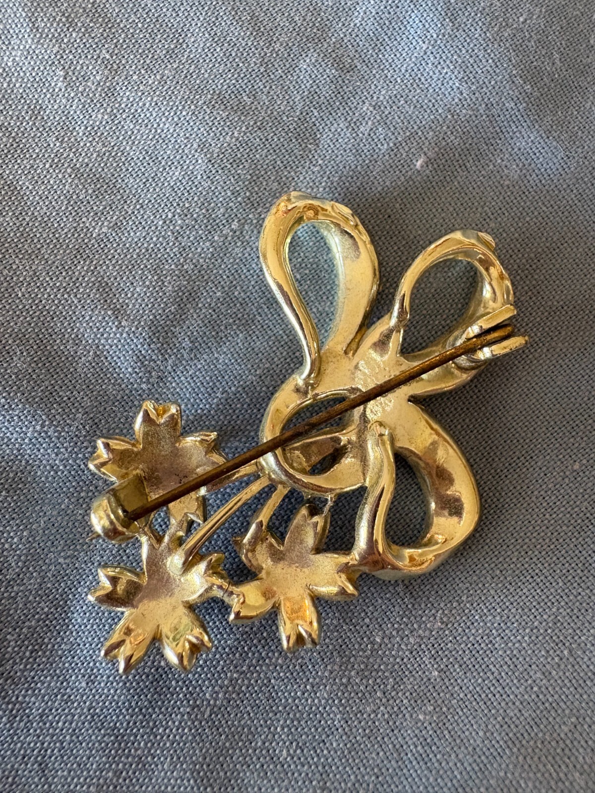 Vintage Silver 3 Flower Bouquet Ribbon Rhinestone Brooch Pin