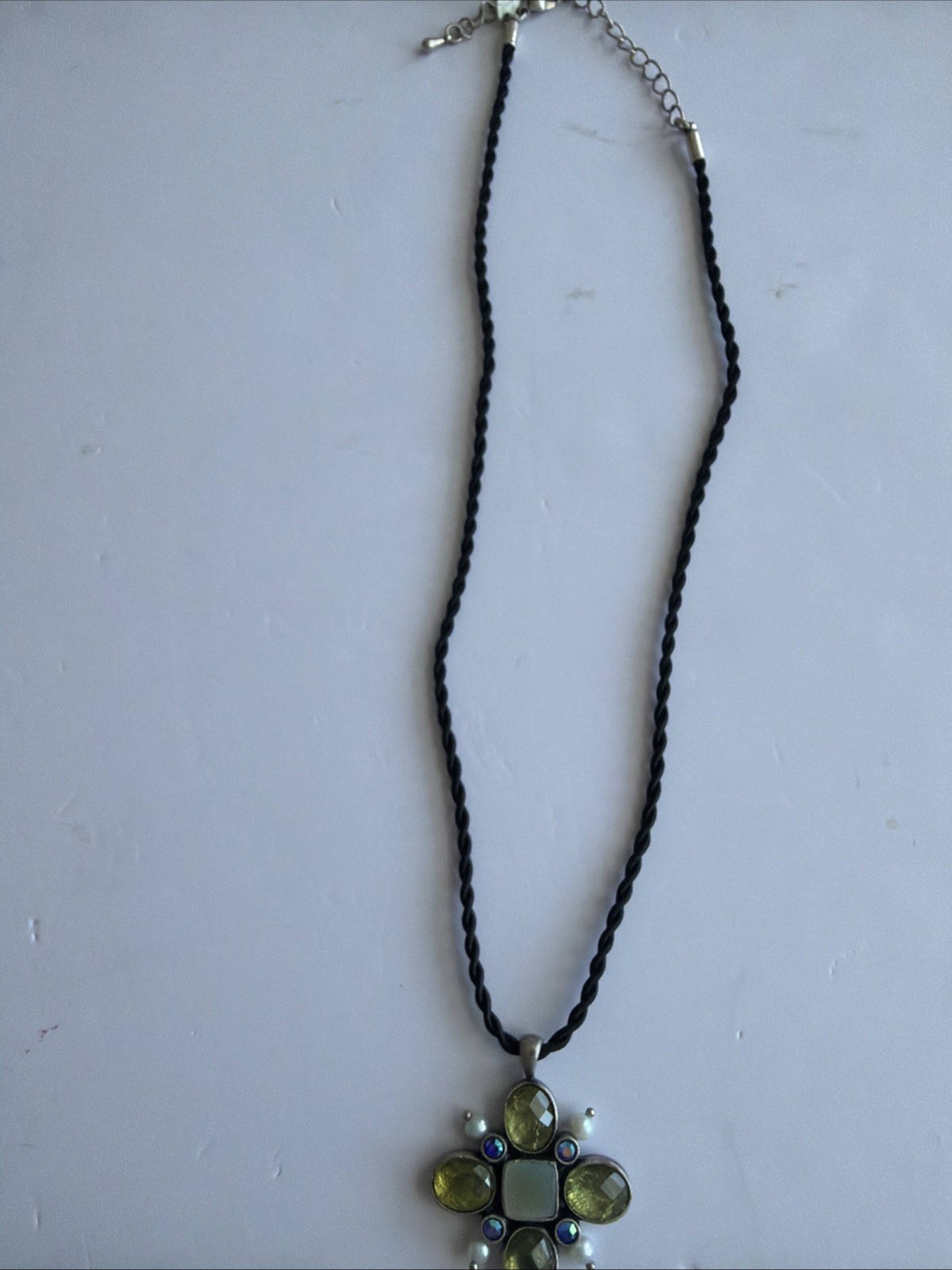 Lia Sophia “Bloommates”necklace / Mother Of Pearl Center/Freshwater Pearls In…