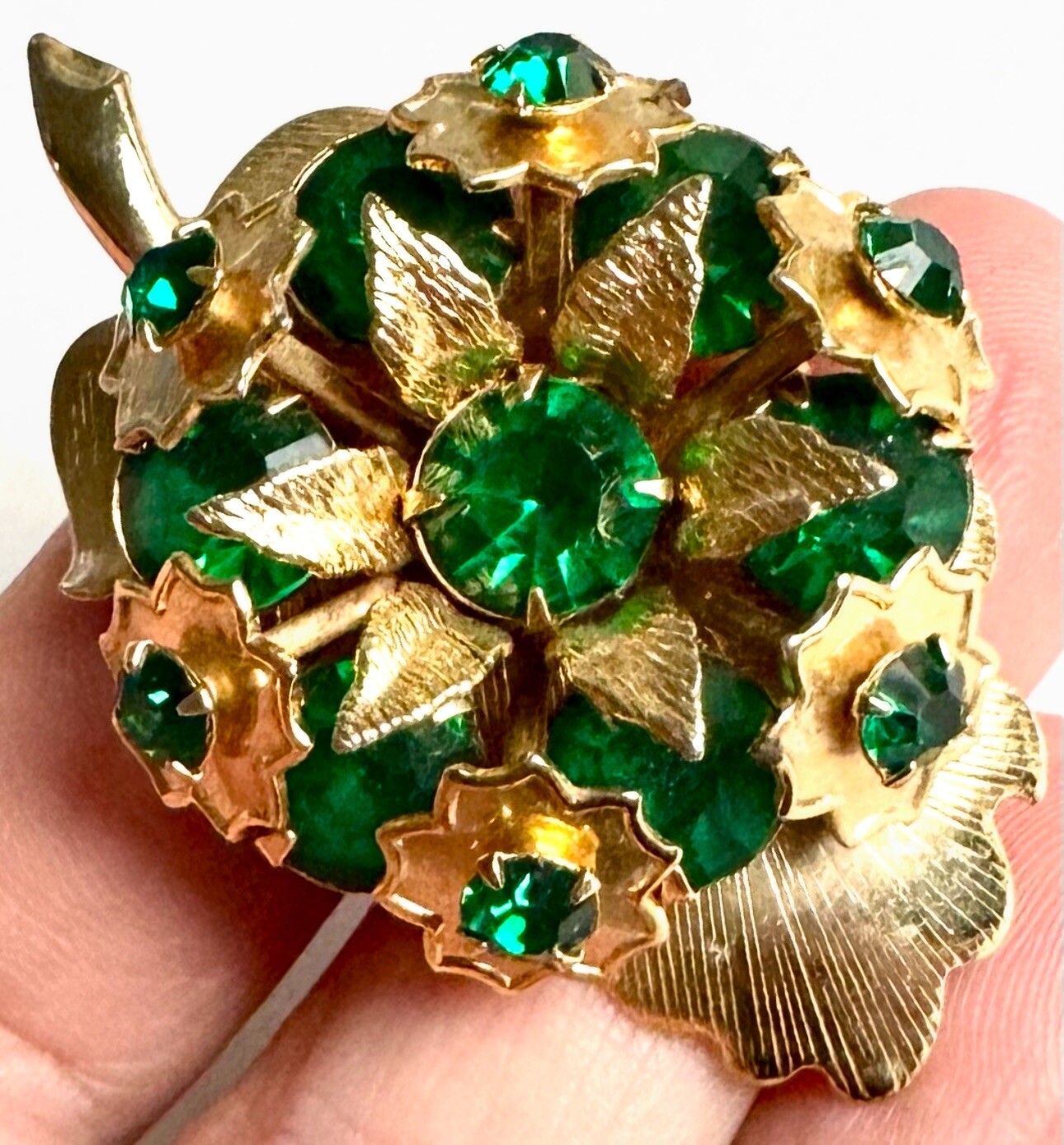 VTG Green Rhinestone Flower Leaves Vivid Pretty Rhinestones Gold Tone Brooch