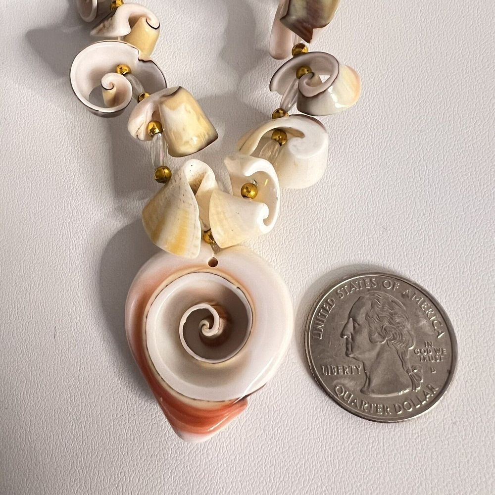 VINTAGE Women’s Necklace Natural Cocomurex Luhuanus Sea Shell Beaded 23 in.