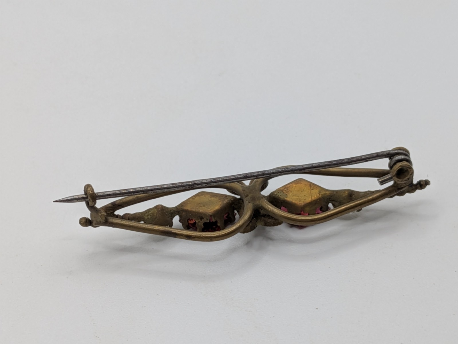 Antique Vintacge Art Deco GOLD RED Clear Rhinestone SMALL Bar BROOCH PIN C Clasp