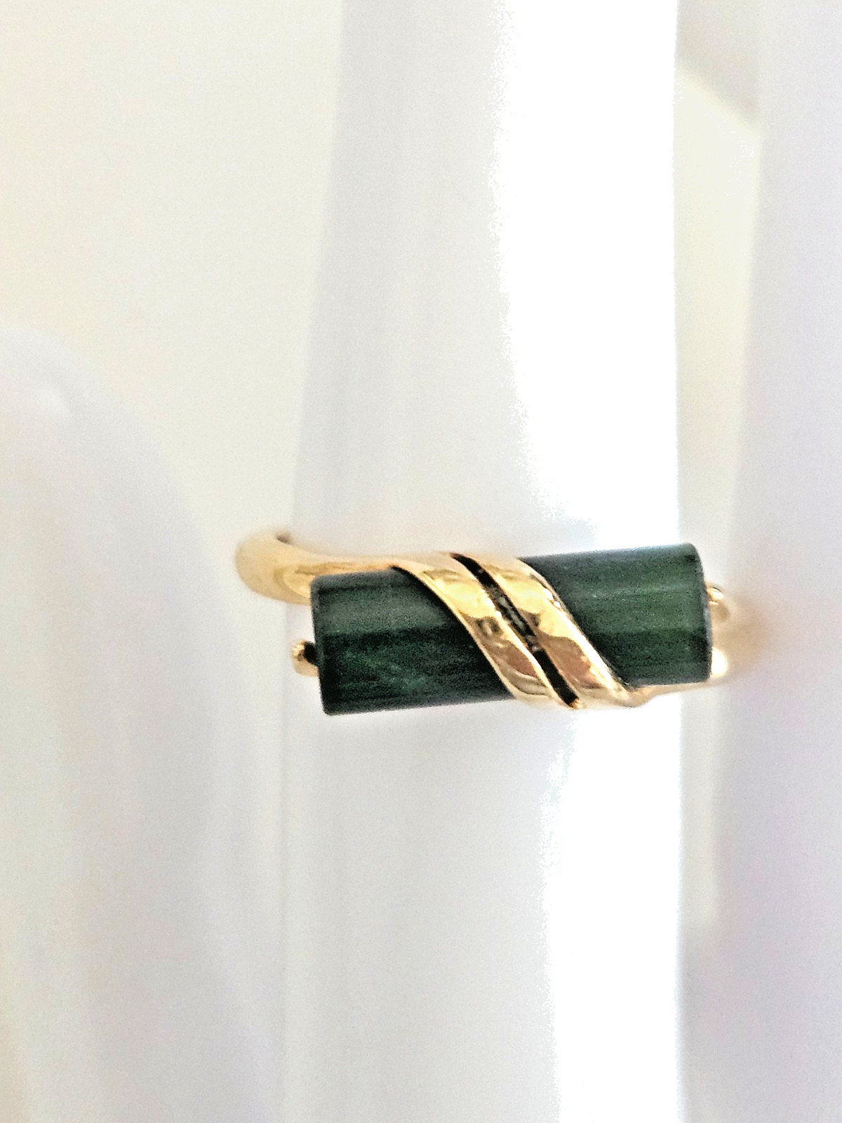 Vintage 1978 Avon’s Captured Jade Ring GE – Real Jade – Size 6.5 – Signed