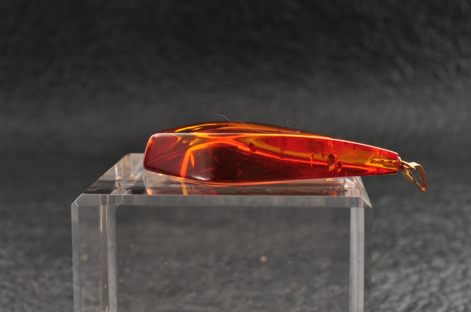 18k gold clasp “KUJI” Amber Pendant top Spindle shape (39mm (1.53in) 16.25ct).