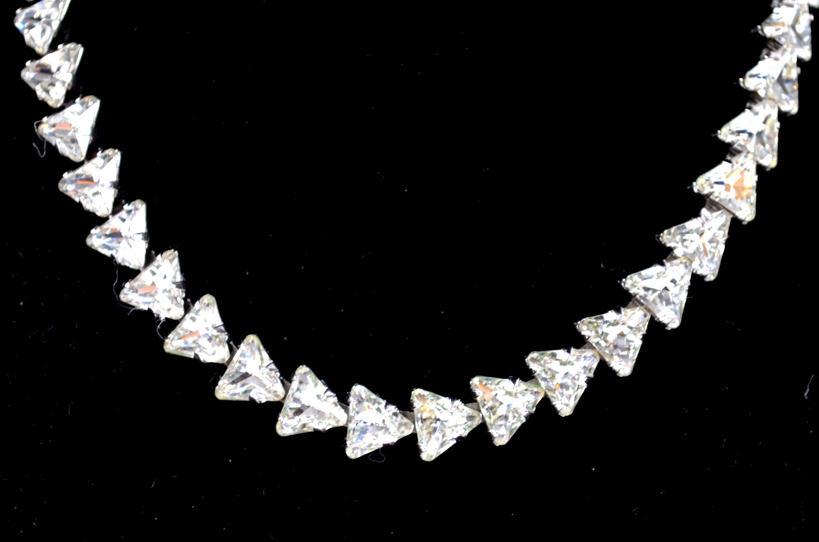 Vtg Silver Tone Choker Necklace Clear Triangle Shaped Rhinestone Beautiful 16″