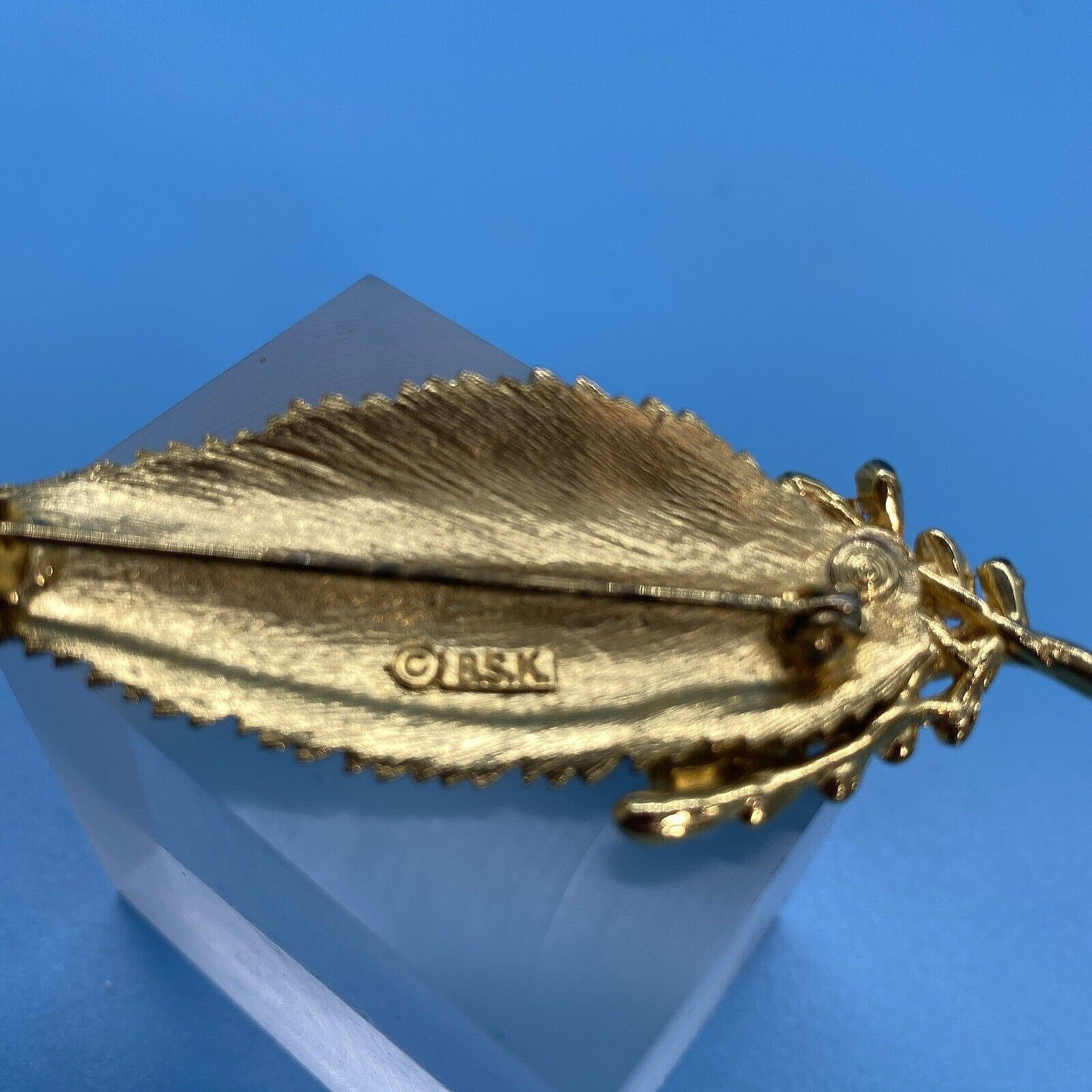 BSK Signed/Leaf Brooch/1950’s-1980’s/Gold-Tone/3.25″ L x 1.25″ W/Vintage