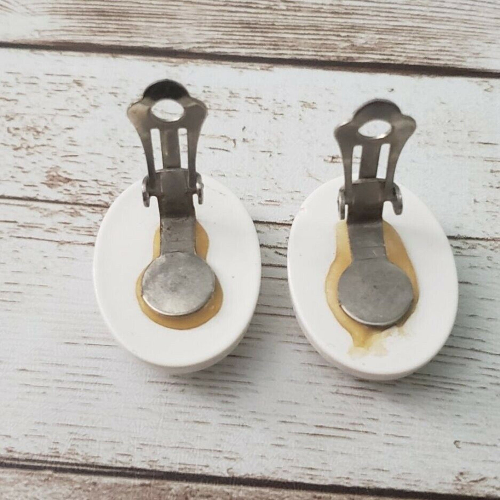 Vintage Clip On Earrings – Off White Oval with Design 1″