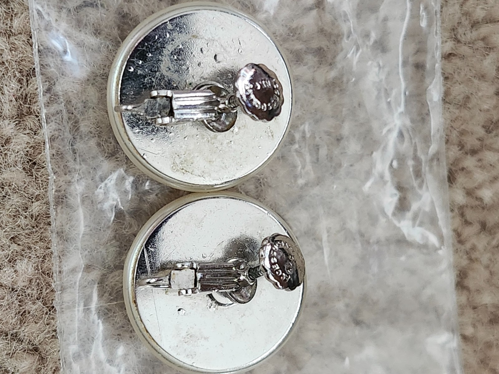 Vintage 1” Round Faux Pearl Retro Screw Back Earrings – DAILY SHIPPING!