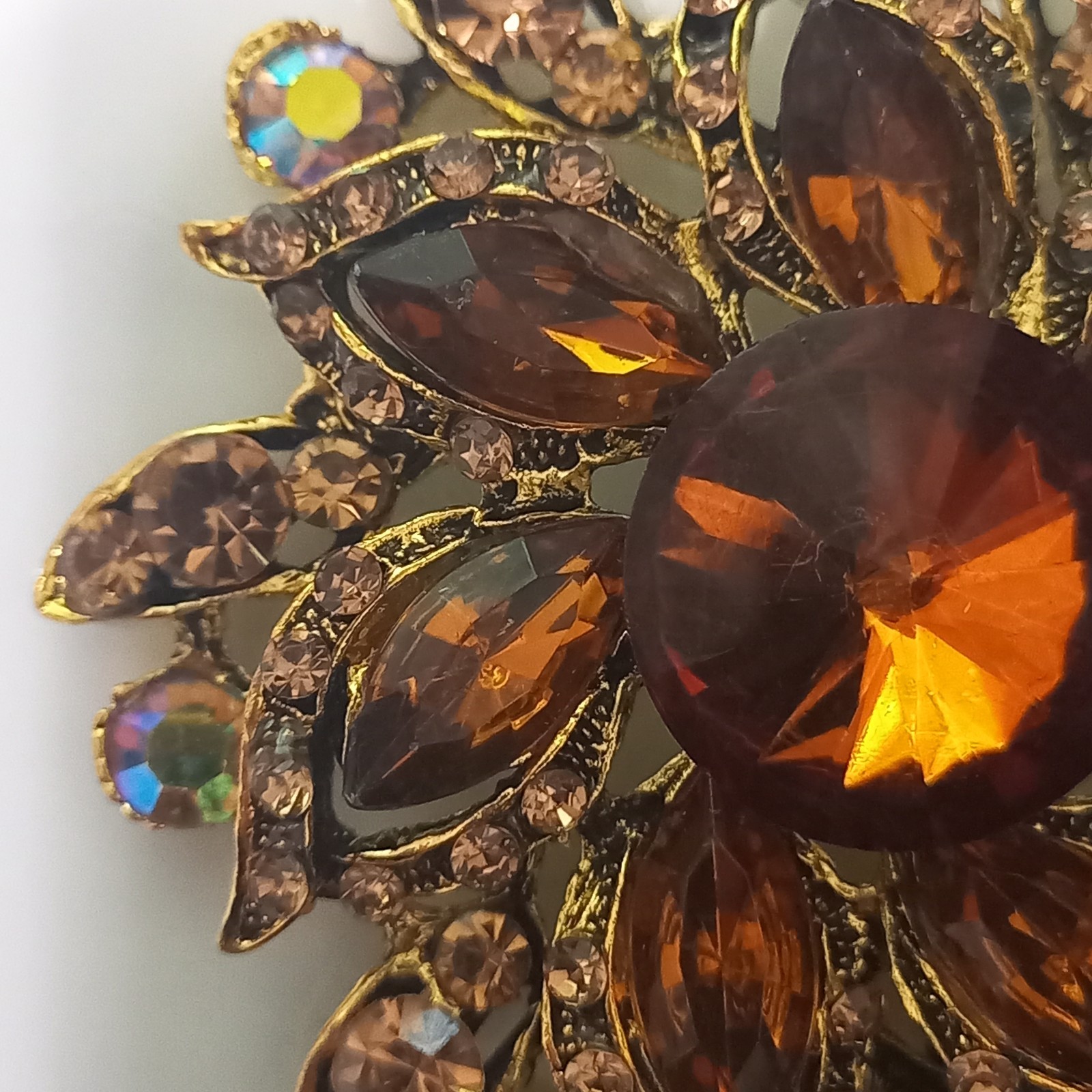 Vintage Amber Topaz Rhinestone Flower Brooch Unsigned 1960s-1980s Gold Tone Pin