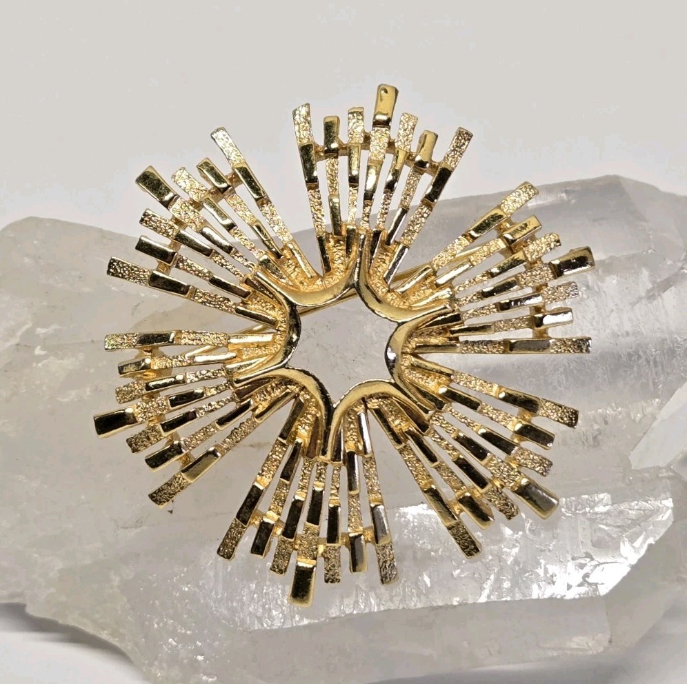 Vintage Crown Trifari 1960’s Mid Century Brutalist Starburst Brooch EXCELLENT