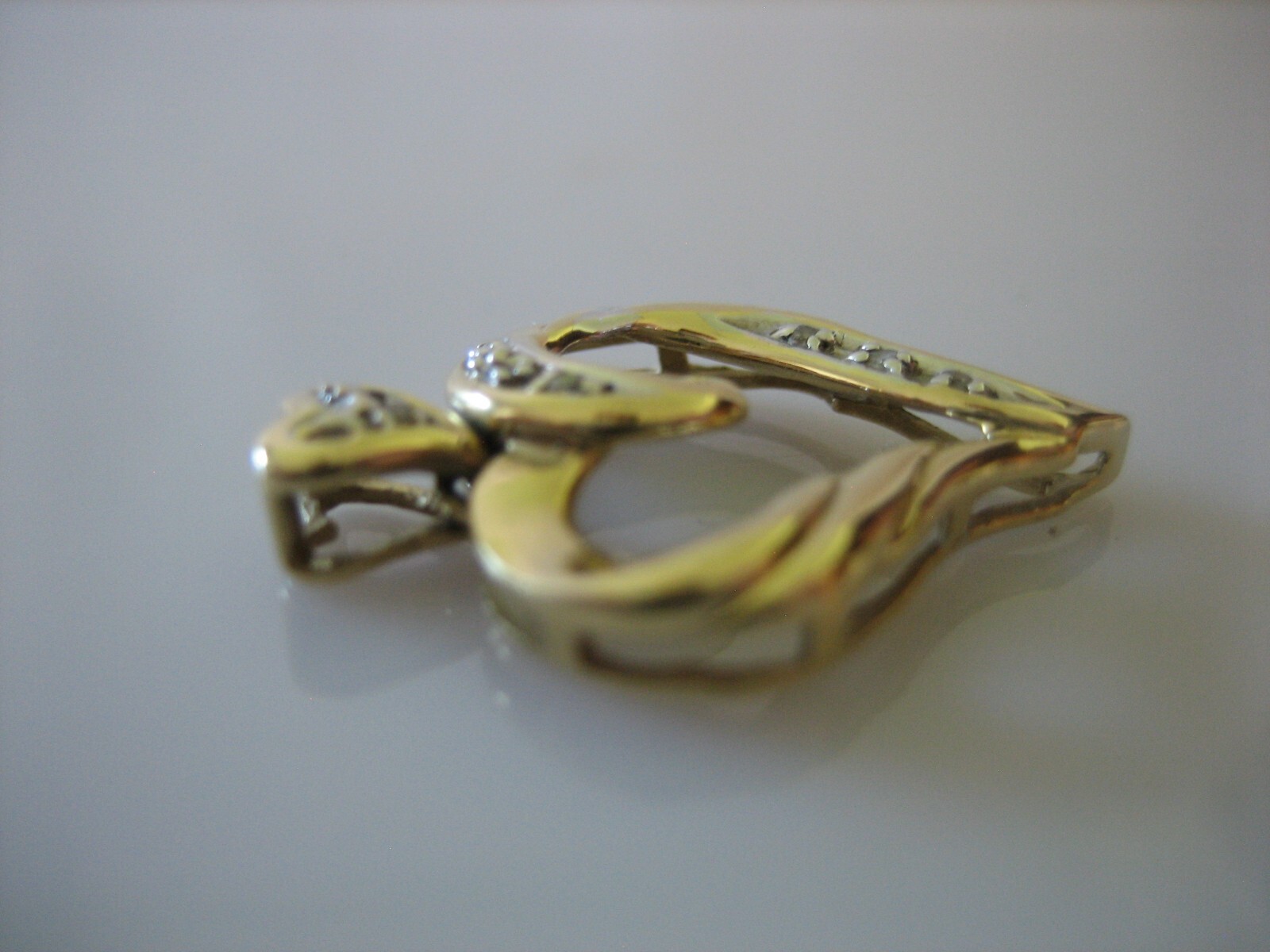VINTAGE 10K YELLOW GOLD DIAMOND OPEN HEART PENDANT