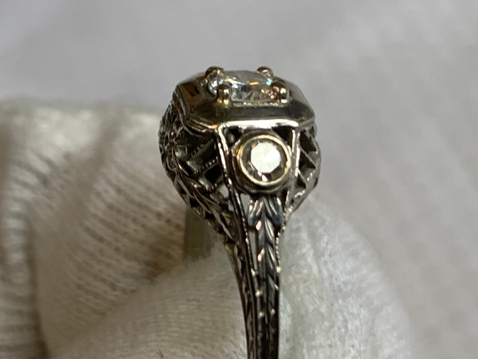 Vtg White Gold Diamond Ring 2.55g Fine Jewelry Size 5.25 Band Clear Stone *READ*