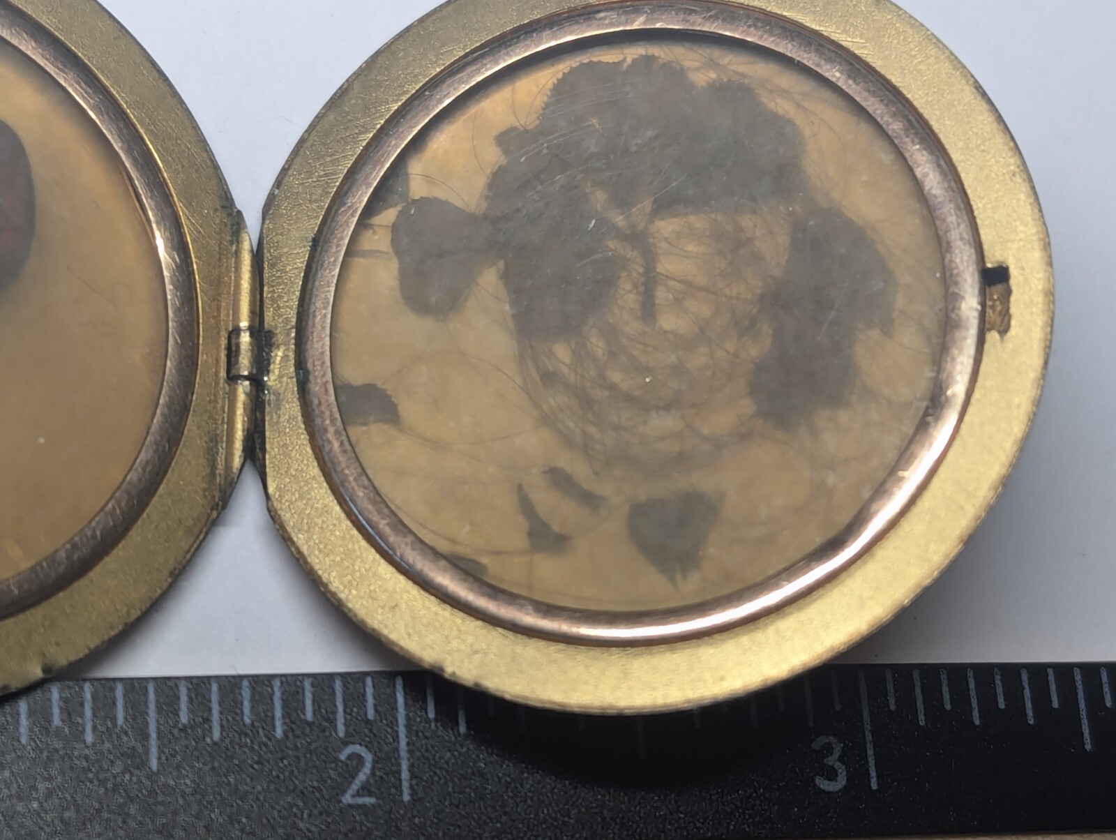 VINTAGE GOLD FILLED PHOTO PICTURE LOCKET PENDANT MONO ABOUT 1 10/16″ WIDE