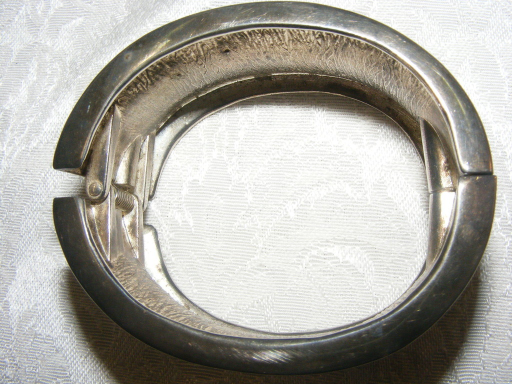 Vintage Silvertone Cuff Bracelet with Open Hinge
