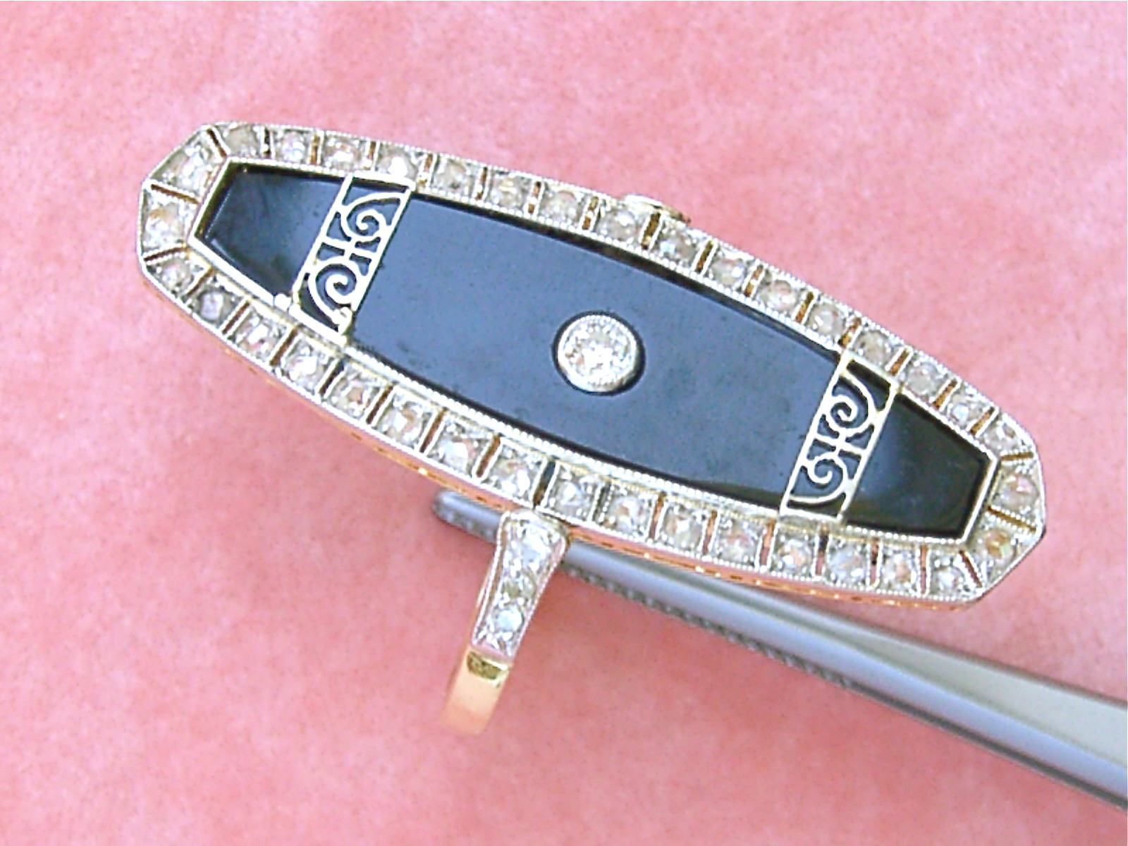 ESTATE ART DECO .67ctw DIAMOND BLACK ONYX 18K RIGHT-HAND LONG COCKTAIL RING