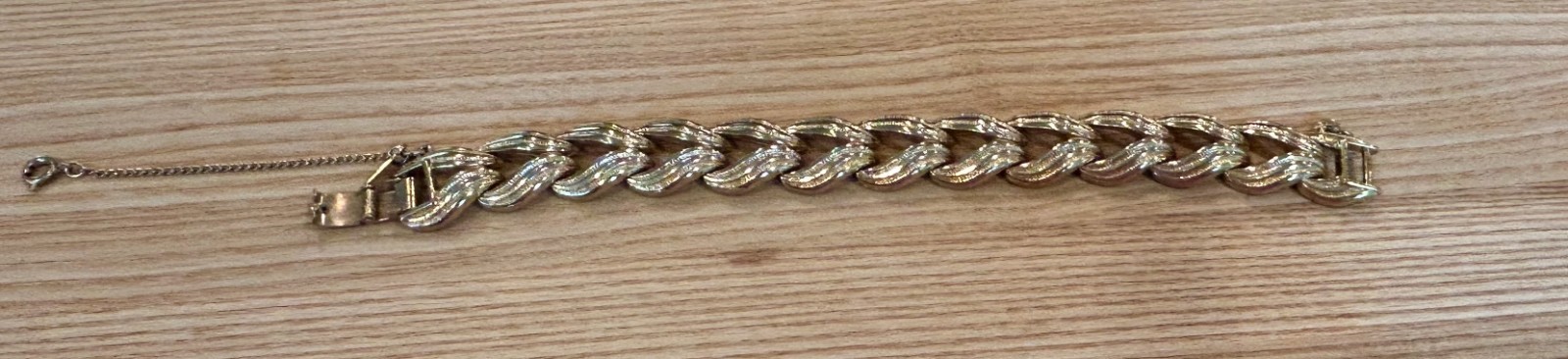 VINTAGE MONET GOLD TONE CHAIN LINK BRACELET SAFETY CHAIN FOLDOVER CLASP 7 1/4 IN