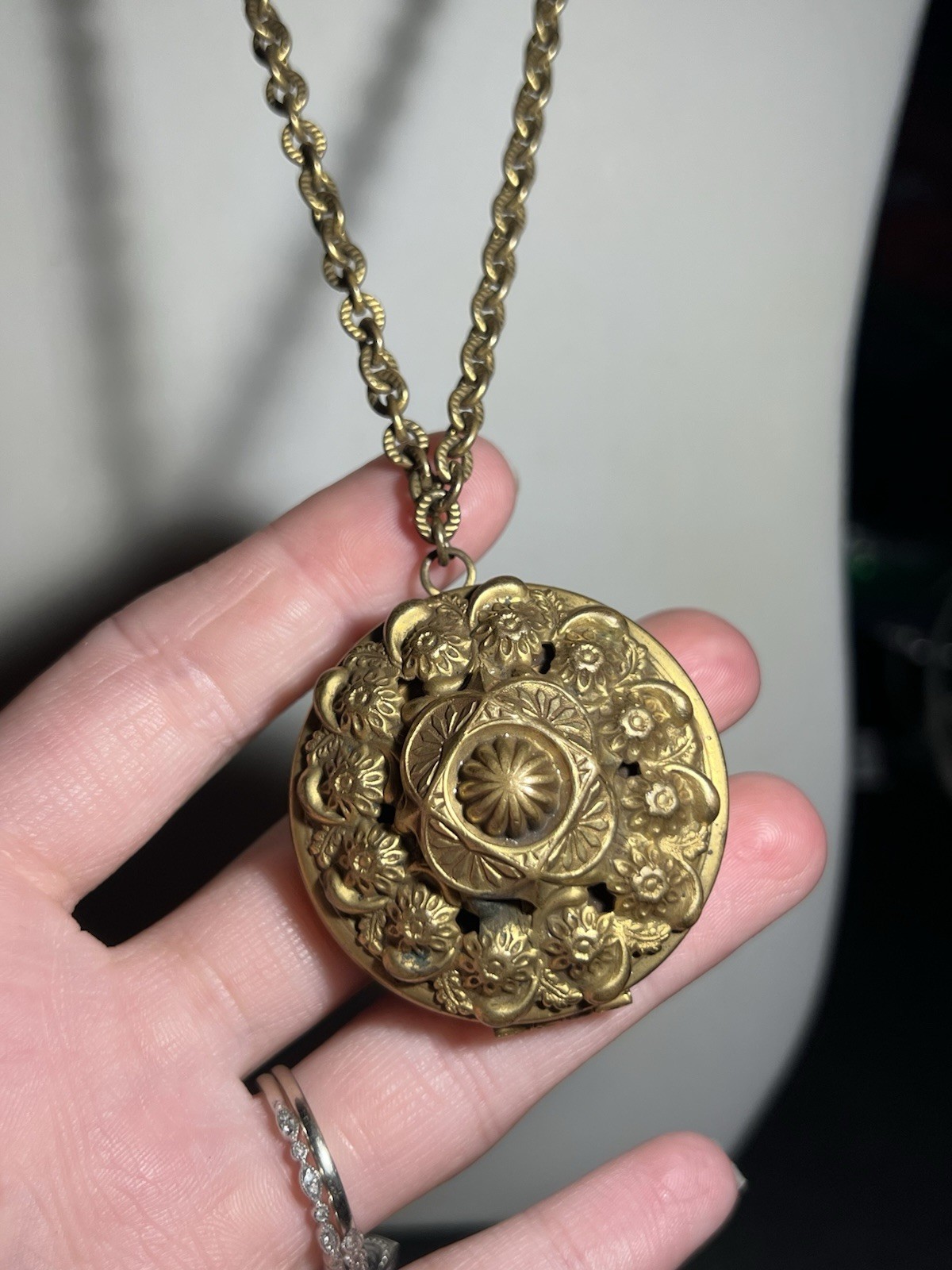 Antique Gold Tone Brass Round Locket Pendant Victorian Art Deco Necklace