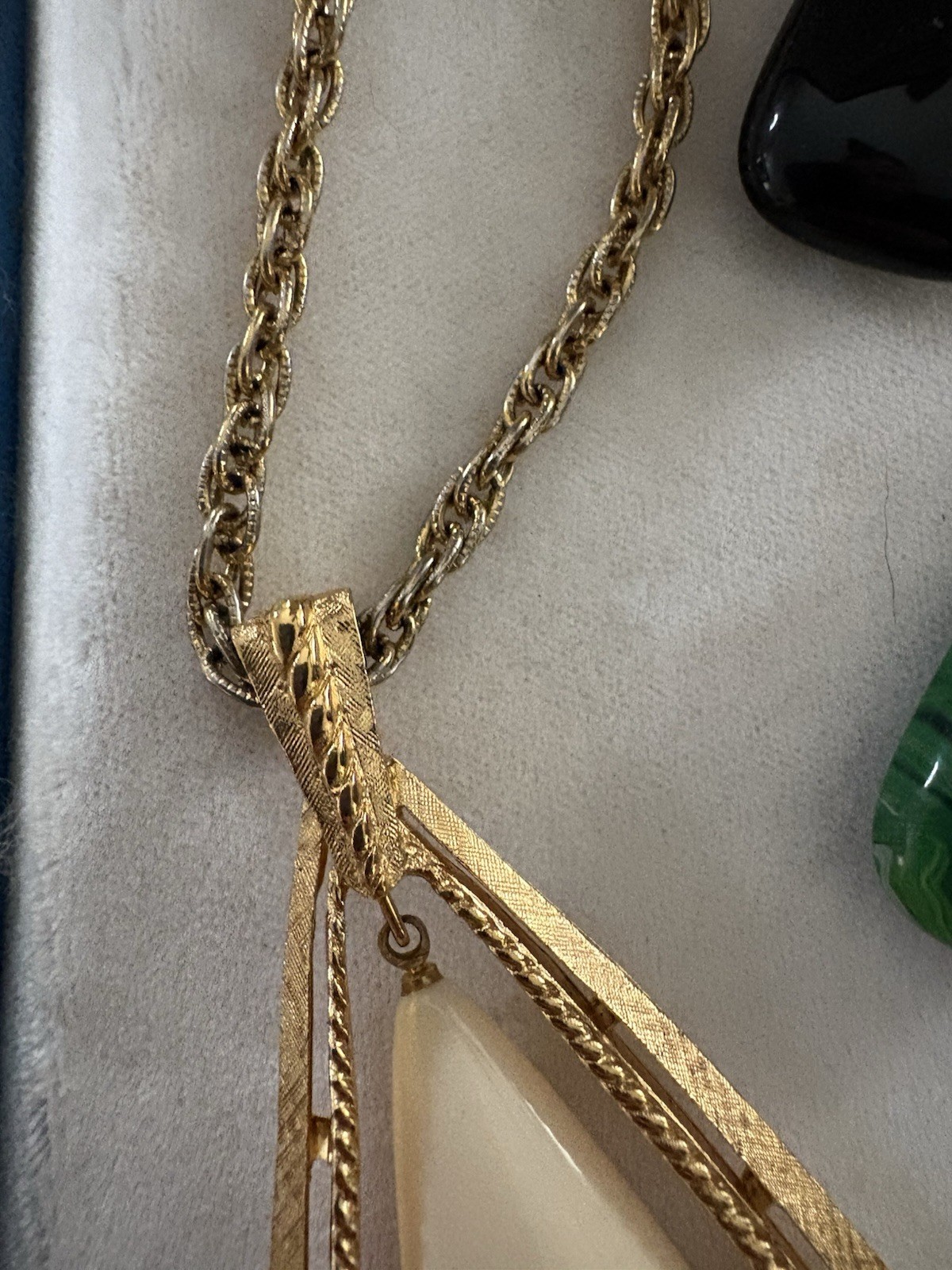 Vintage Trifari Lucite Interchangeable Necklace Teardrop Set in Original Box