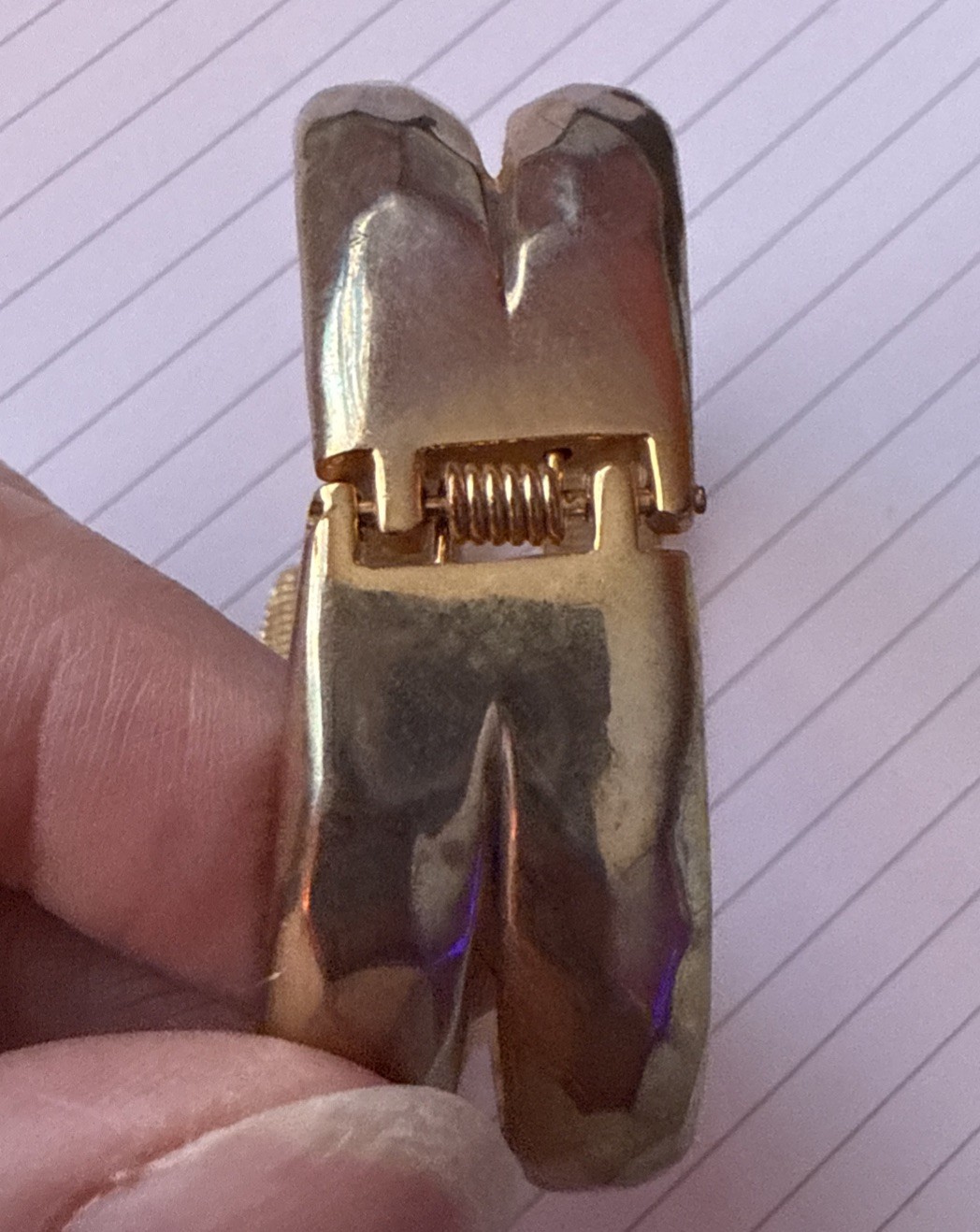 Vintage Textured Spring Snap Gold Tone Metal Contemporary Bracelet 1.4” Width