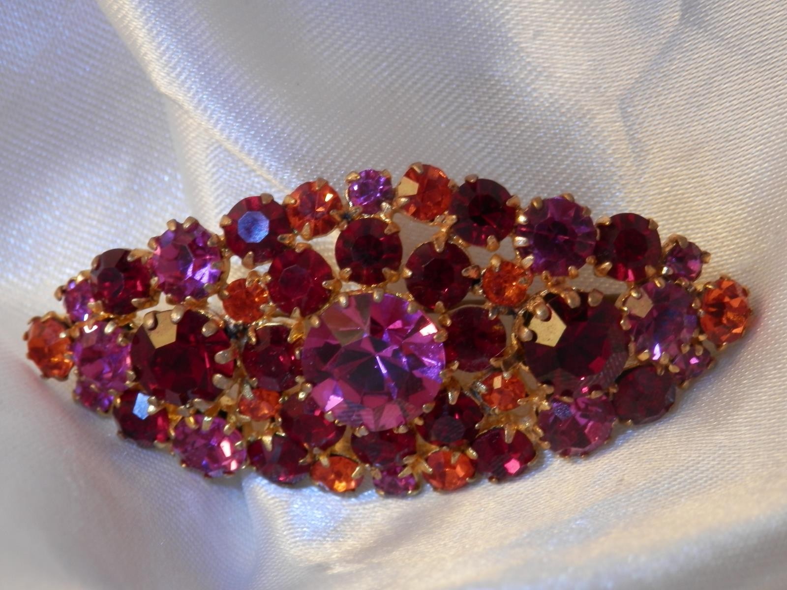 STUNNING sparkle Austria made Fuchsia Red Rhinestone Vintage 40’s Brooch 14A5