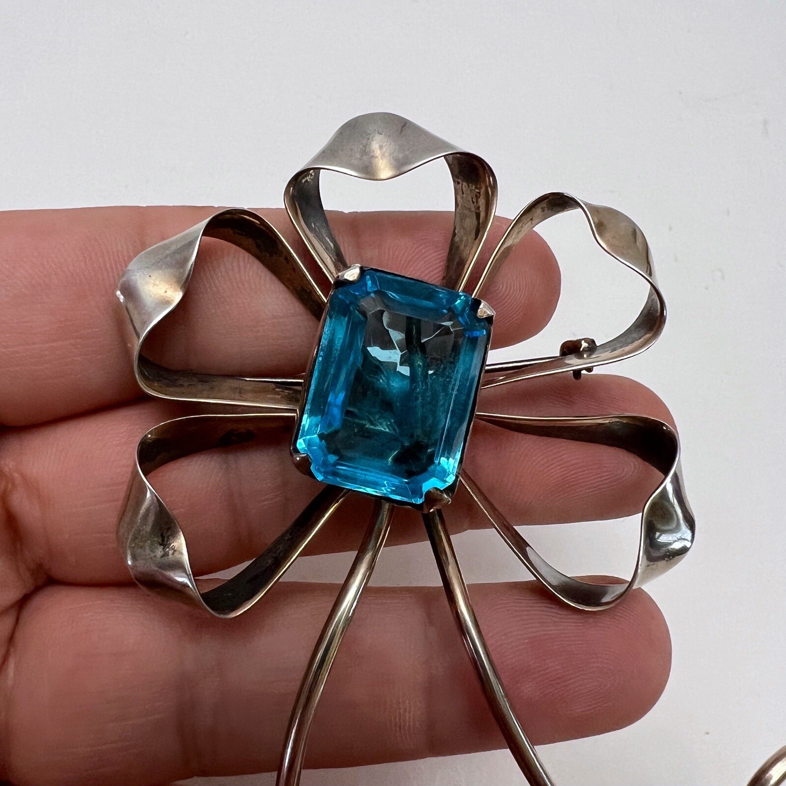 Vintage Sterling Silver Aqua Glass Large Scroll Swirl Ribbon Brooch Pin