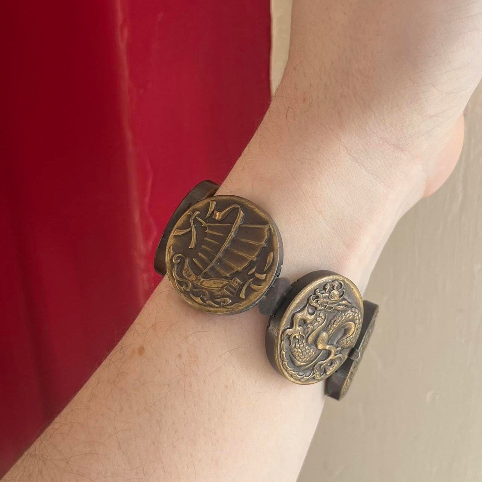Vintage 1950s Bronze Tone Chinese Dragon Ships Temple Motif Circle Link Bracelet