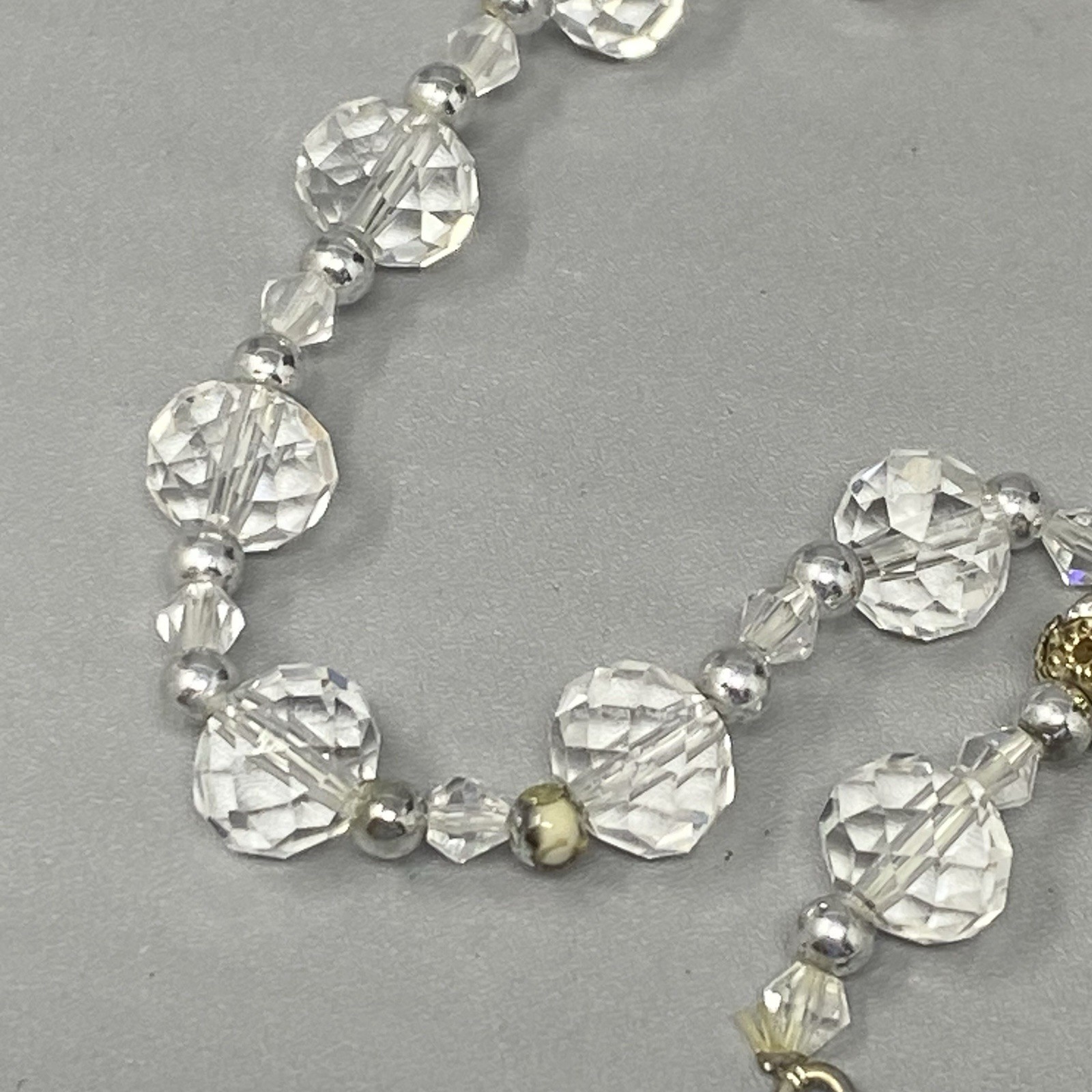 Rosary Bracelet Glass Beads Stretch Silver Tone Crucifix Cross Dangle Vtg 7.25″