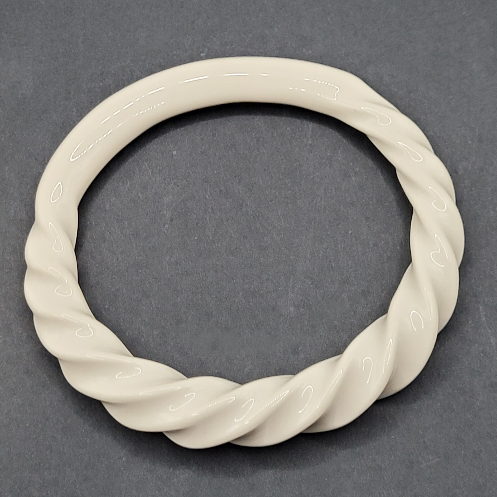 Twisted and Smooth Creamy White Resin Bangle Bracelet Retro Style Vintage 1980s