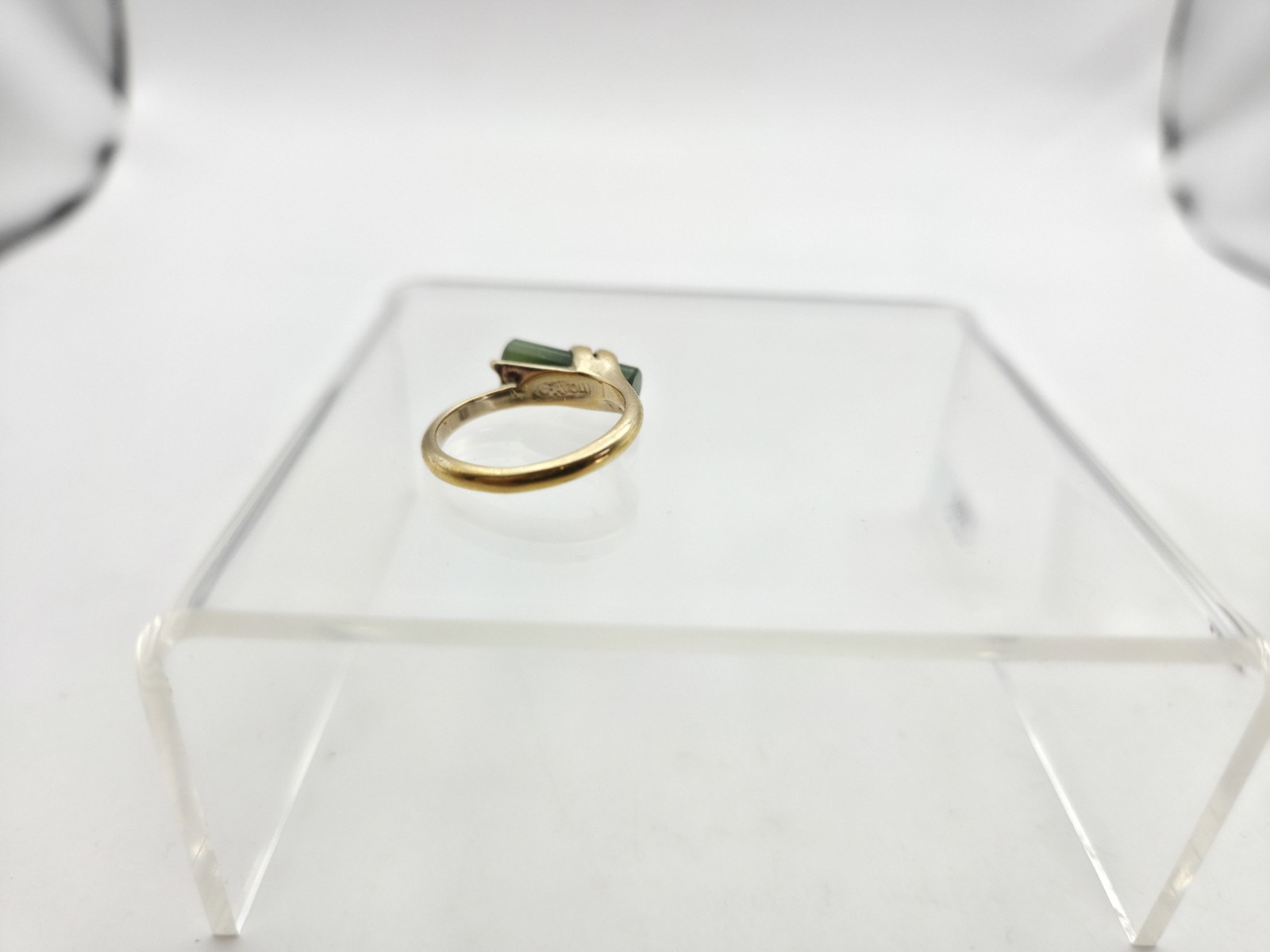 Vintage Avon Jade Ring Real Jade Size 7 Signed Cage 1978