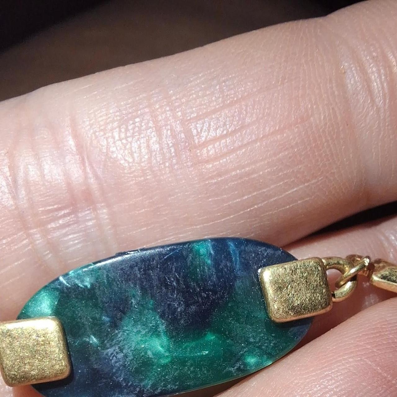 shelled resin elegant station necklace with earrings goldtone