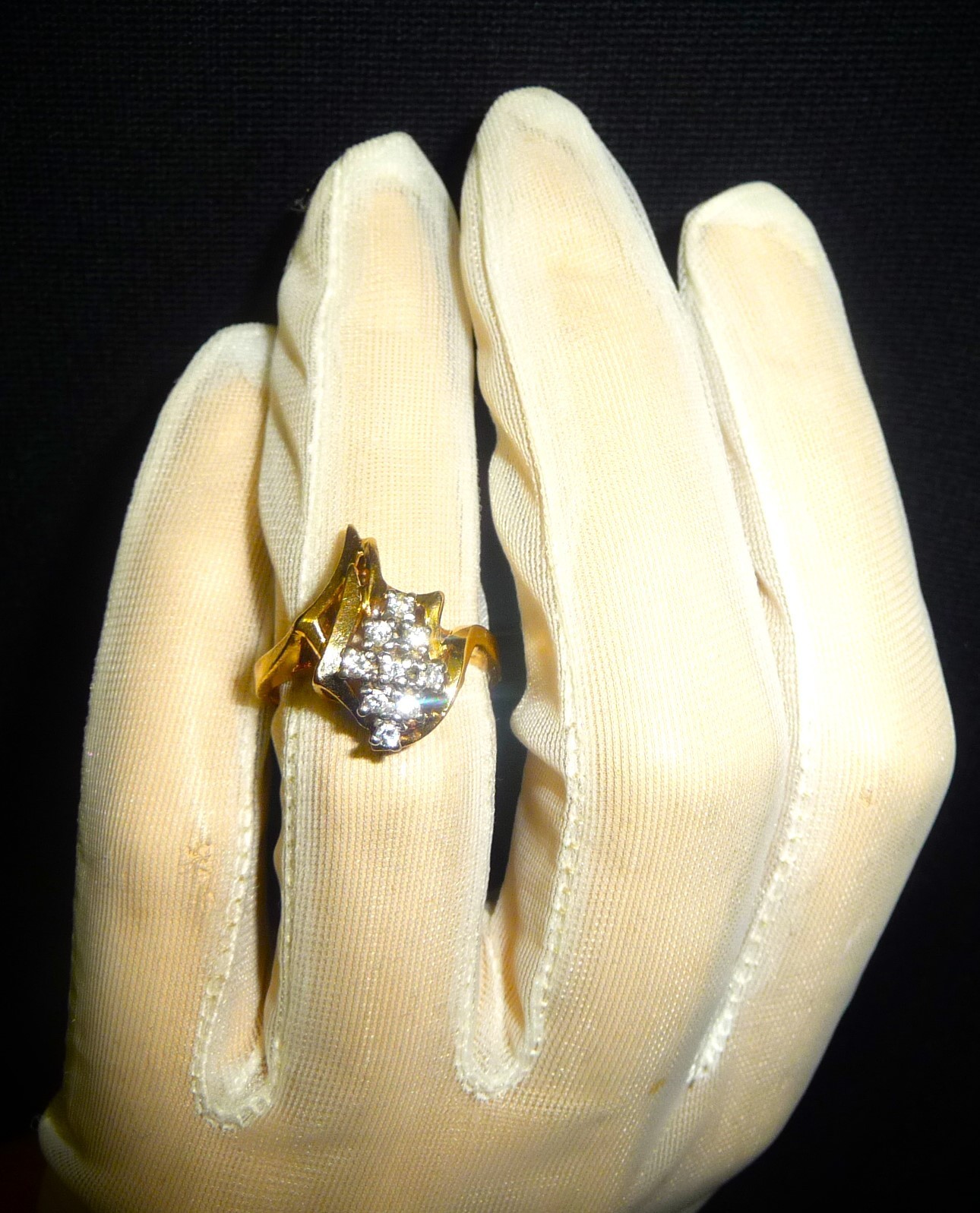 GORGEOUS ESTATE VINTAGE DESIGNER VR 14K YELLOW GOLD DIAMOND CLUSTER RING!