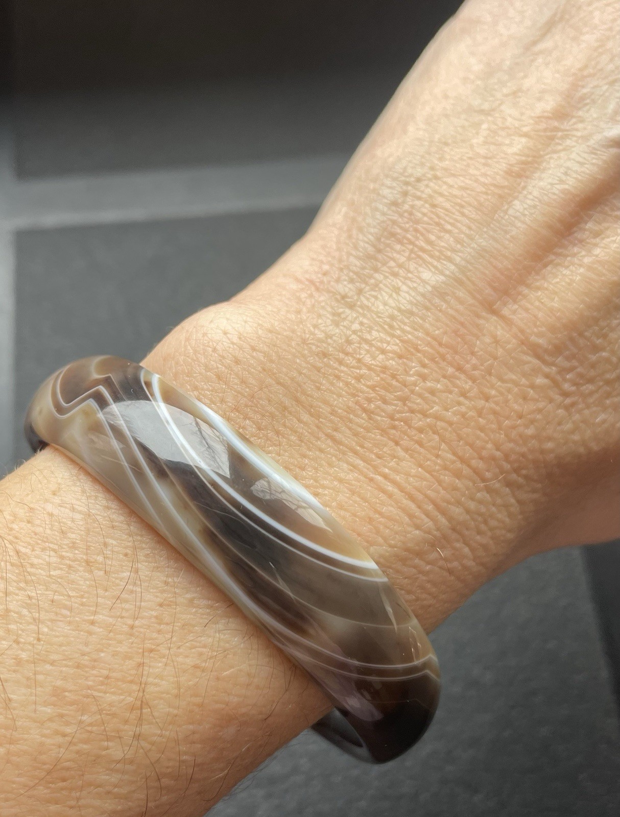Vintage 1980’s Beautiful Polished Stone Bangle Bracelet In Marbled Brown & White