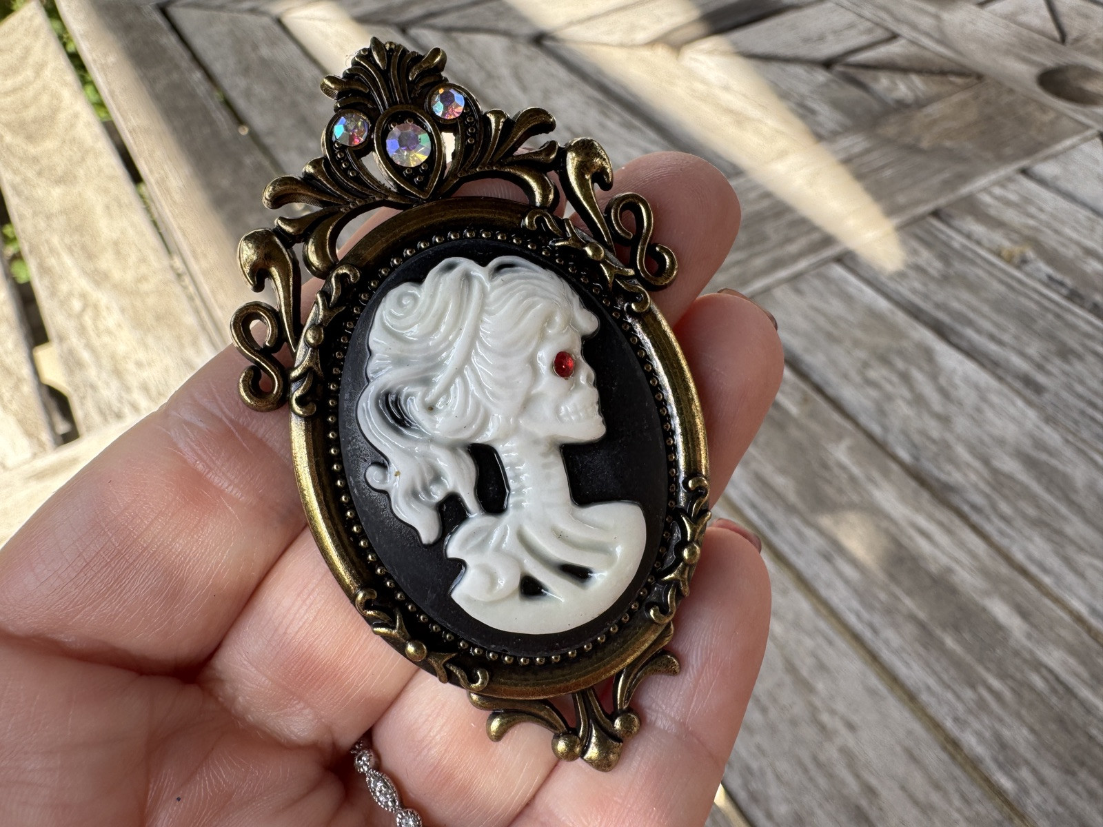 Skeleton cameo-off White