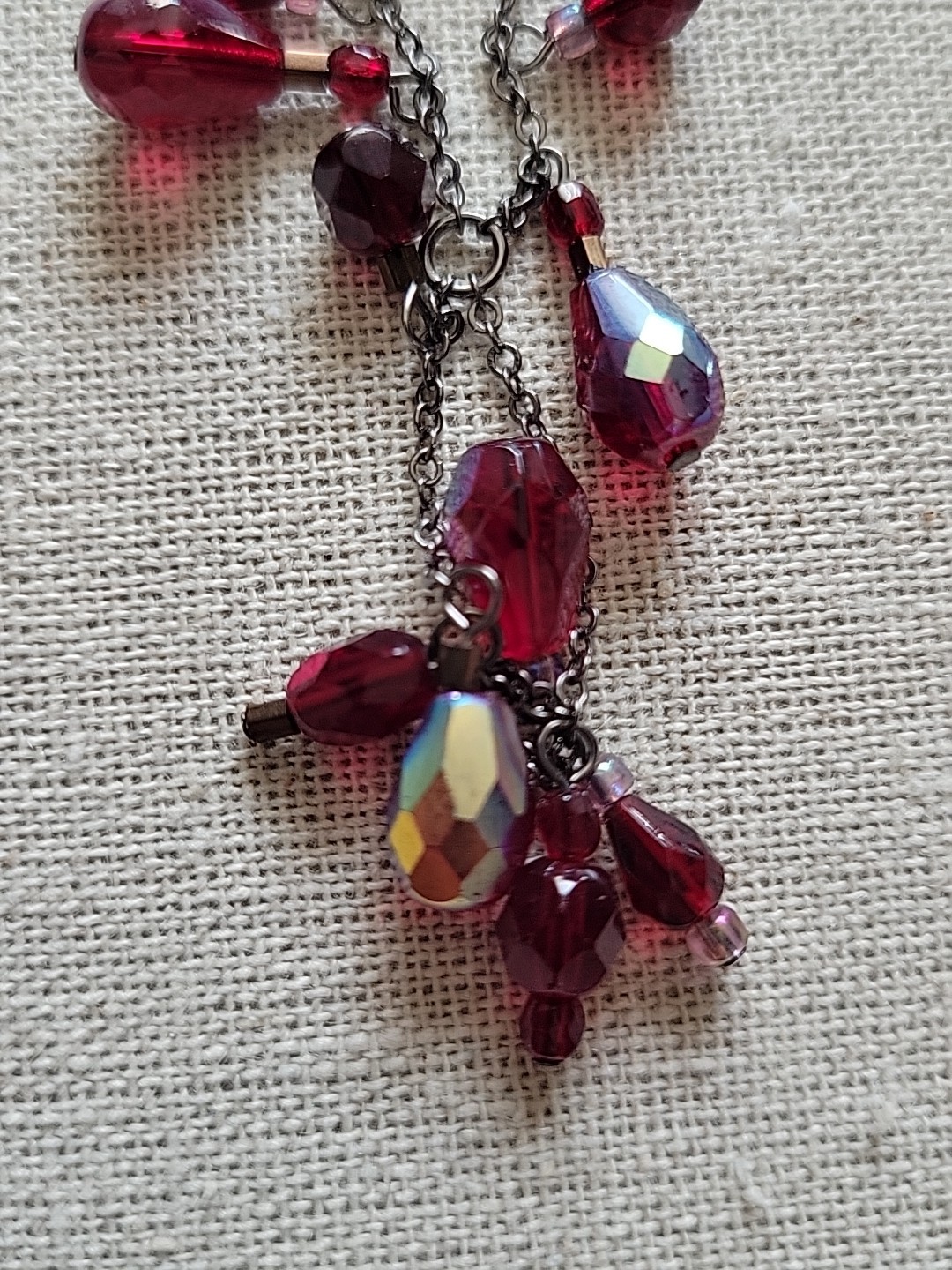 Vintage Ruby Red Faceted Glass Teardrop Iridescent Beaded Necklace On 22″ Chain