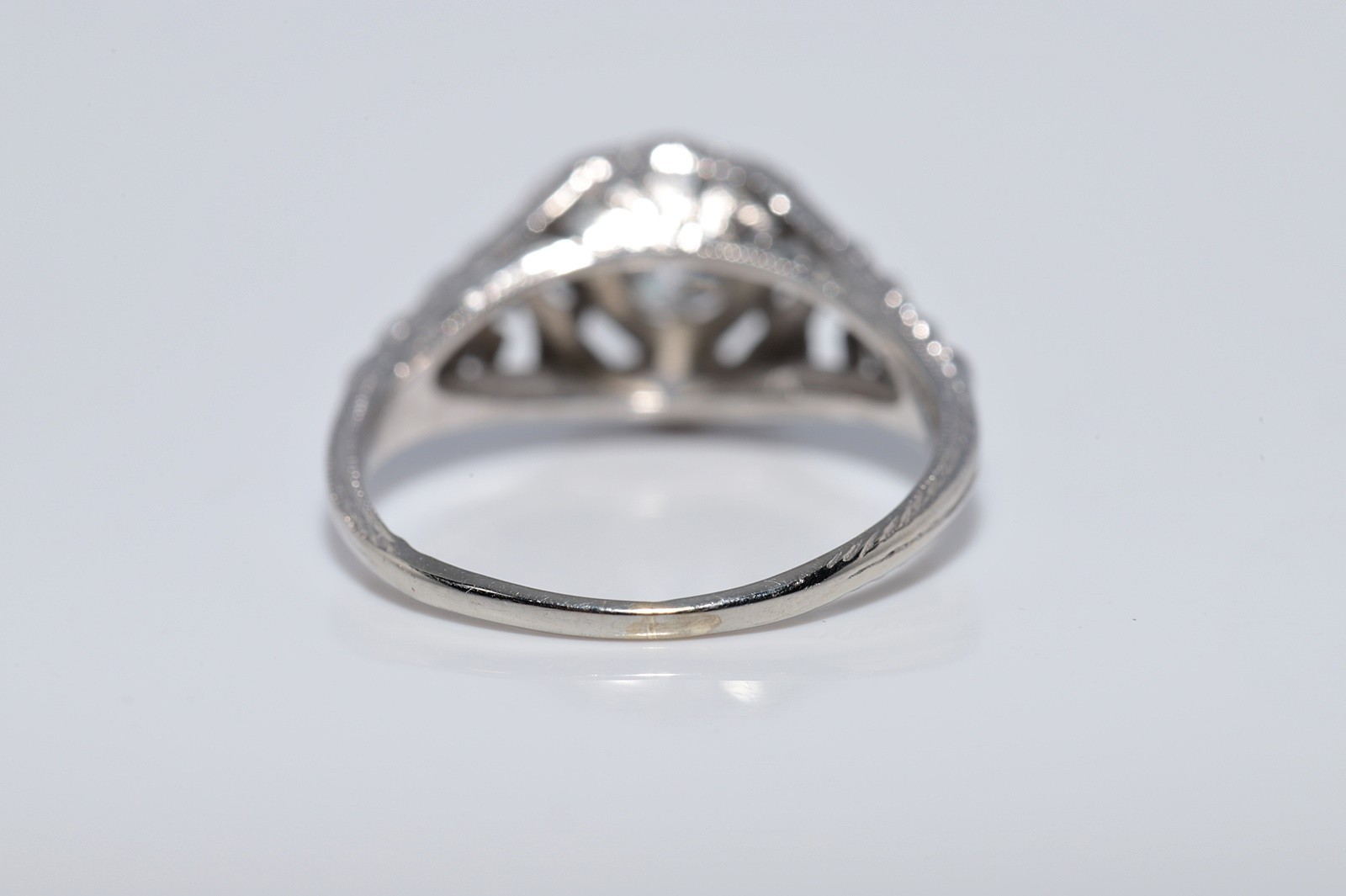 Antique Circa 1920s Handcrafted Art Deco 18k Gold Natural Diamond Ring