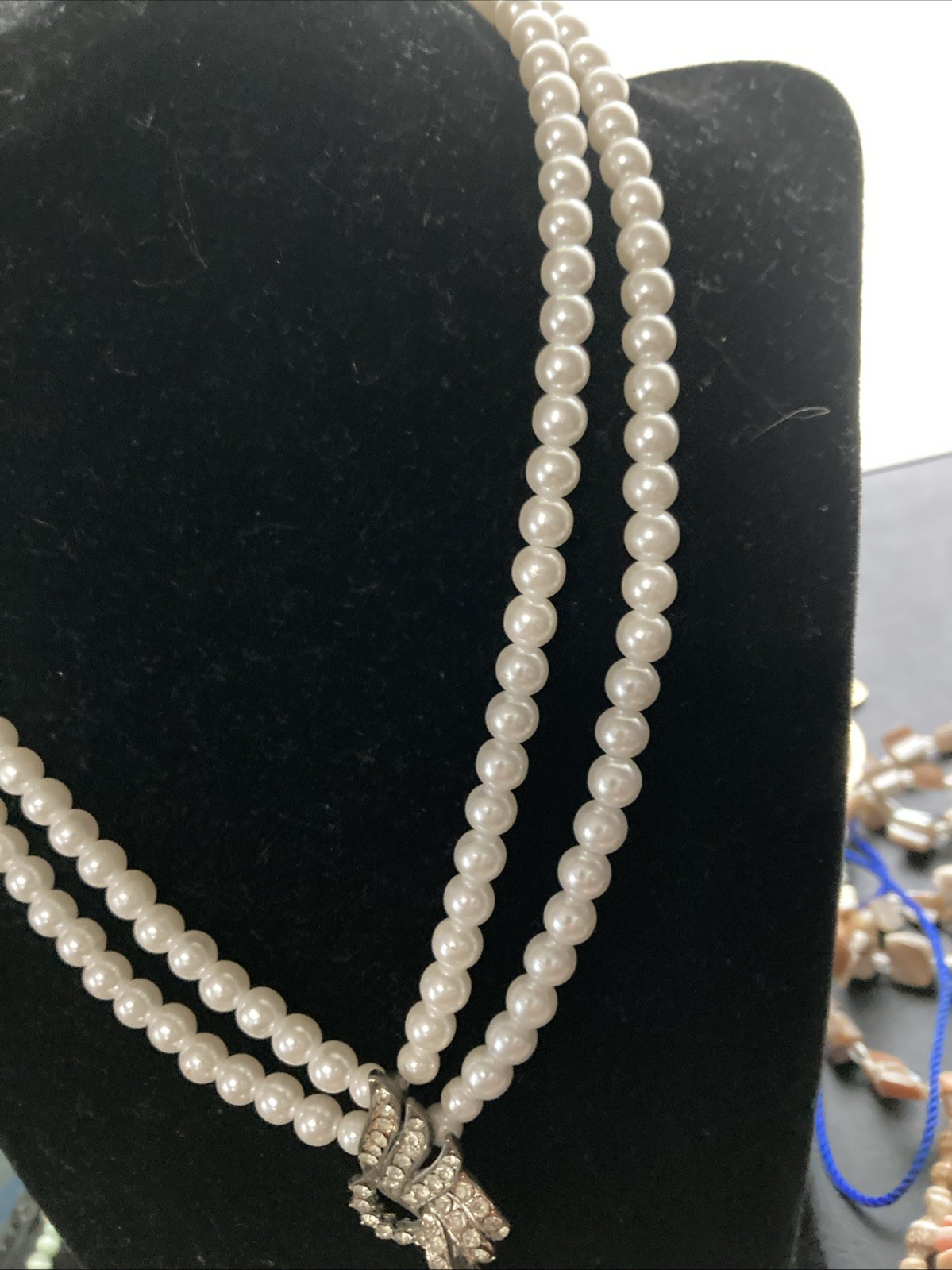 Women’s pearl beaded necklace Jewelry