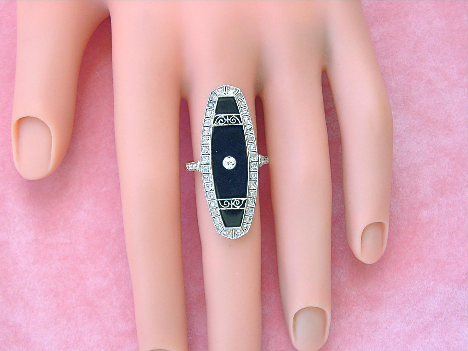 ESTATE ART DECO .67ctw DIAMOND BLACK ONYX 18K RIGHT-HAND LONG COCKTAIL RING