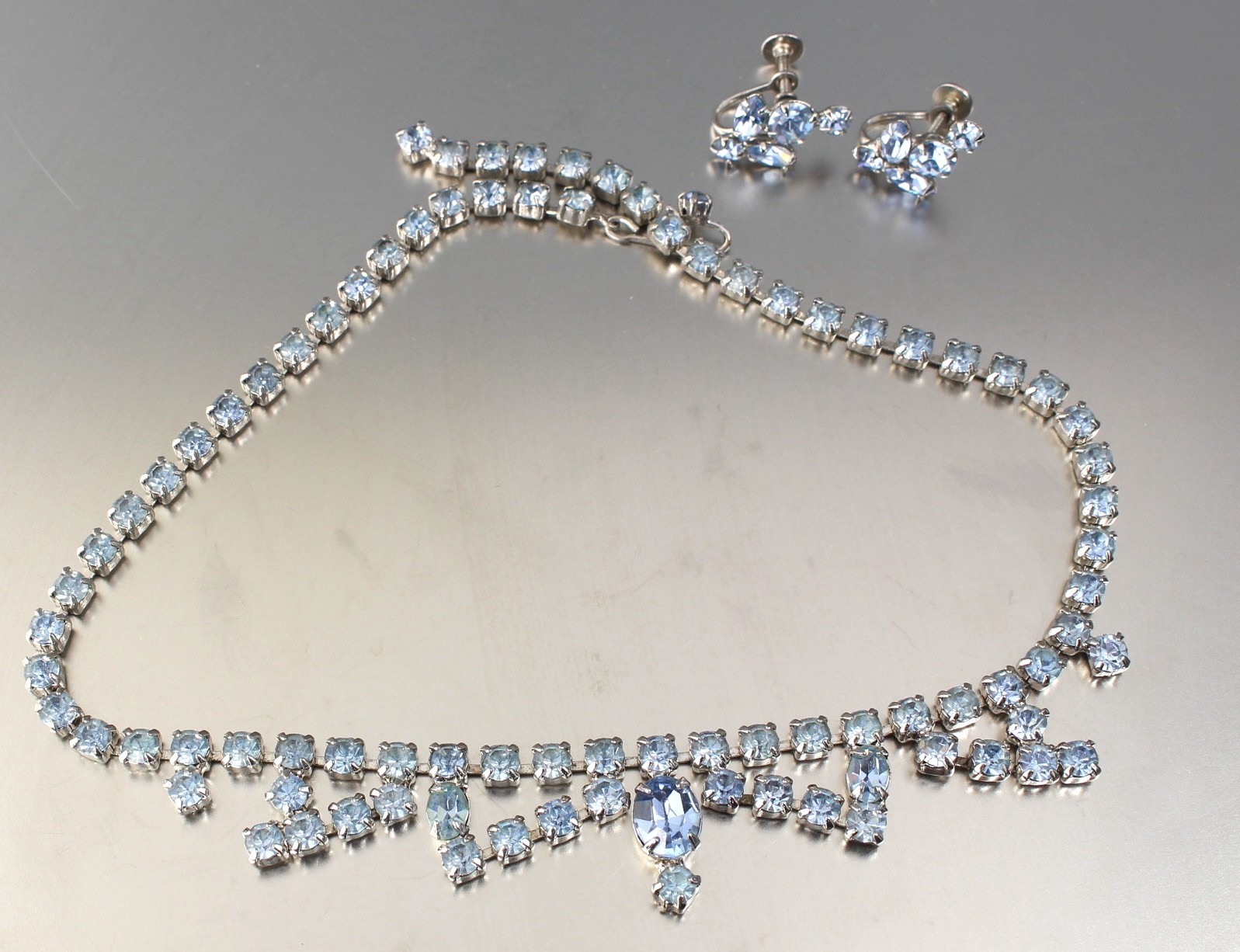 VINTAGE 50’S BLUE CRYSTAL GLASS BEAD CHOKER NECKLACE & CLIP EARRING SET