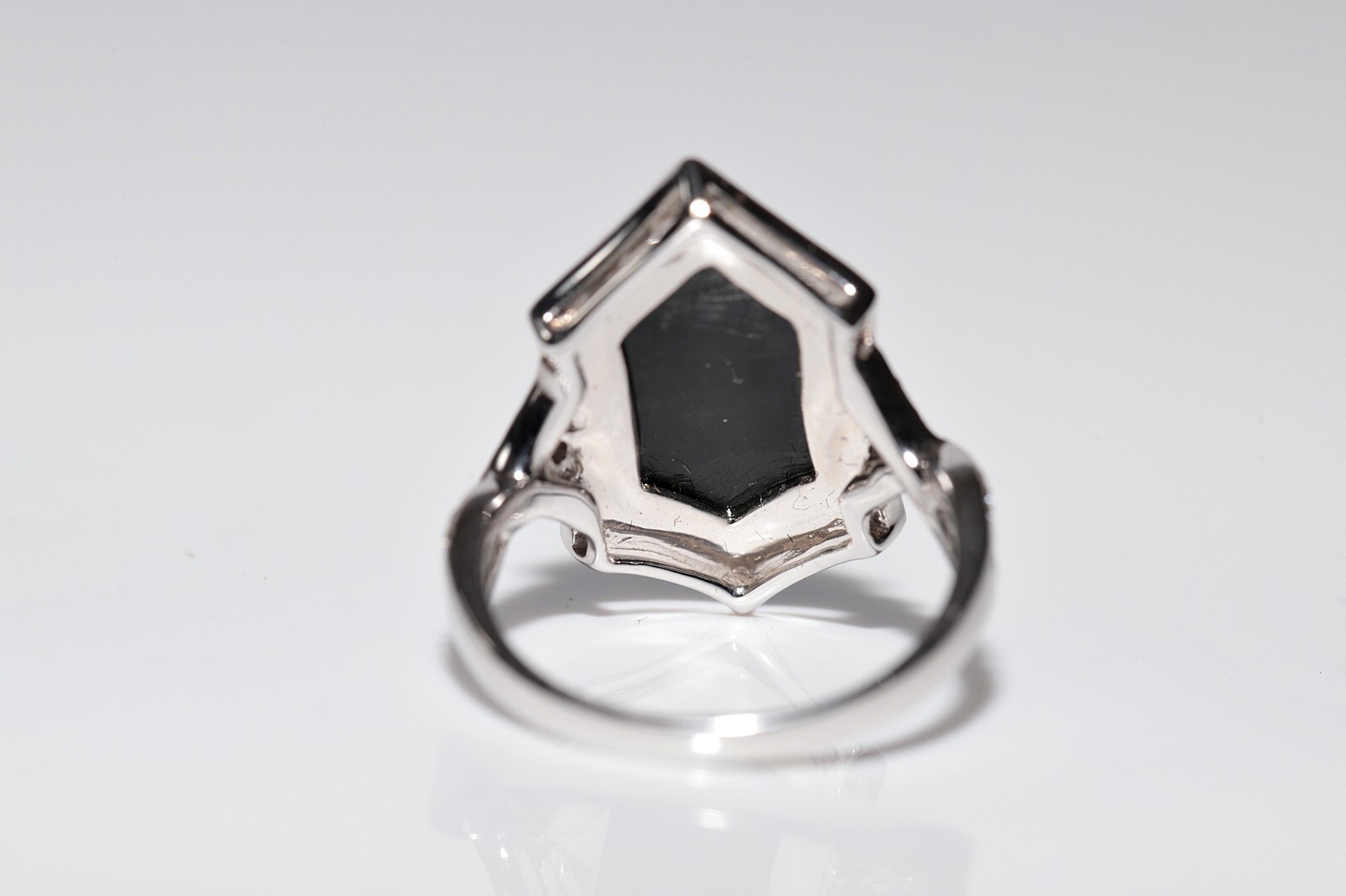 14k Gold Natural Diamond And Onyx Decorated Navette Ring