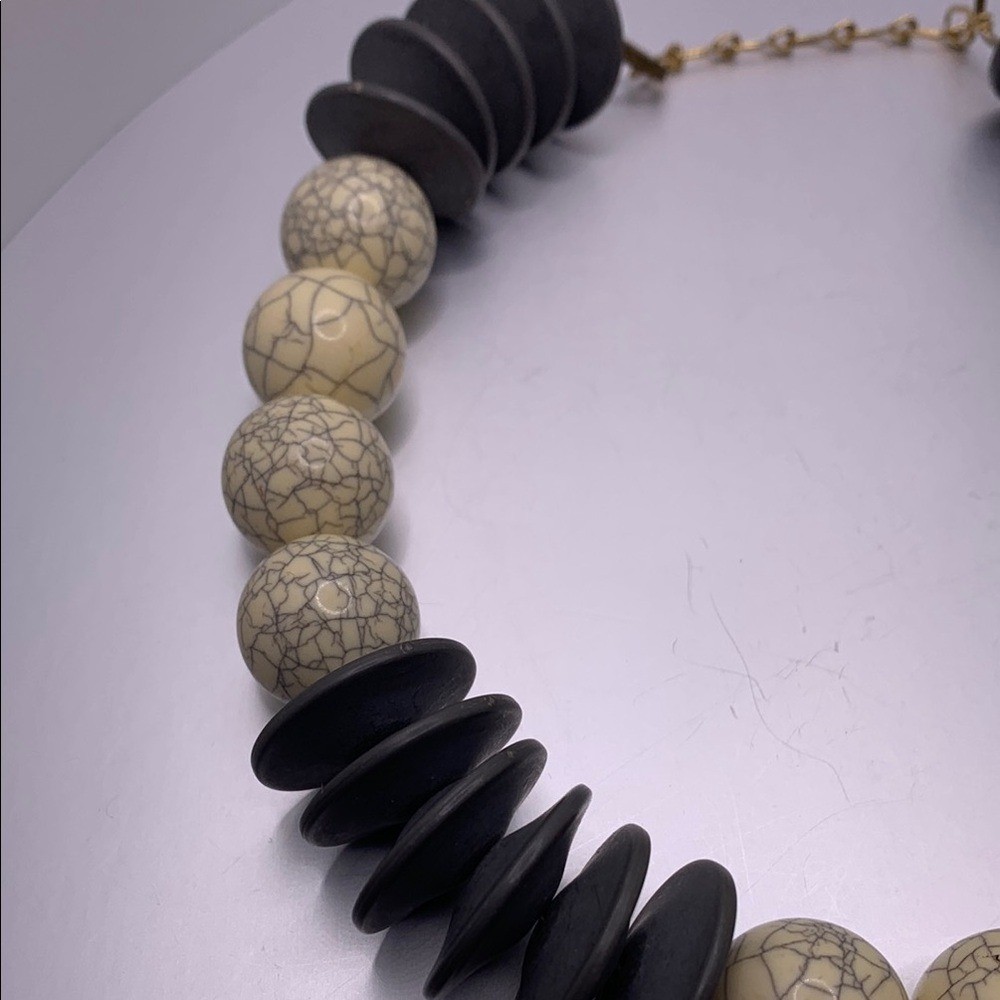 Vintage Chunky Gray and Cream Beaded Necklace 16″ Gold Tone Hook Clasp