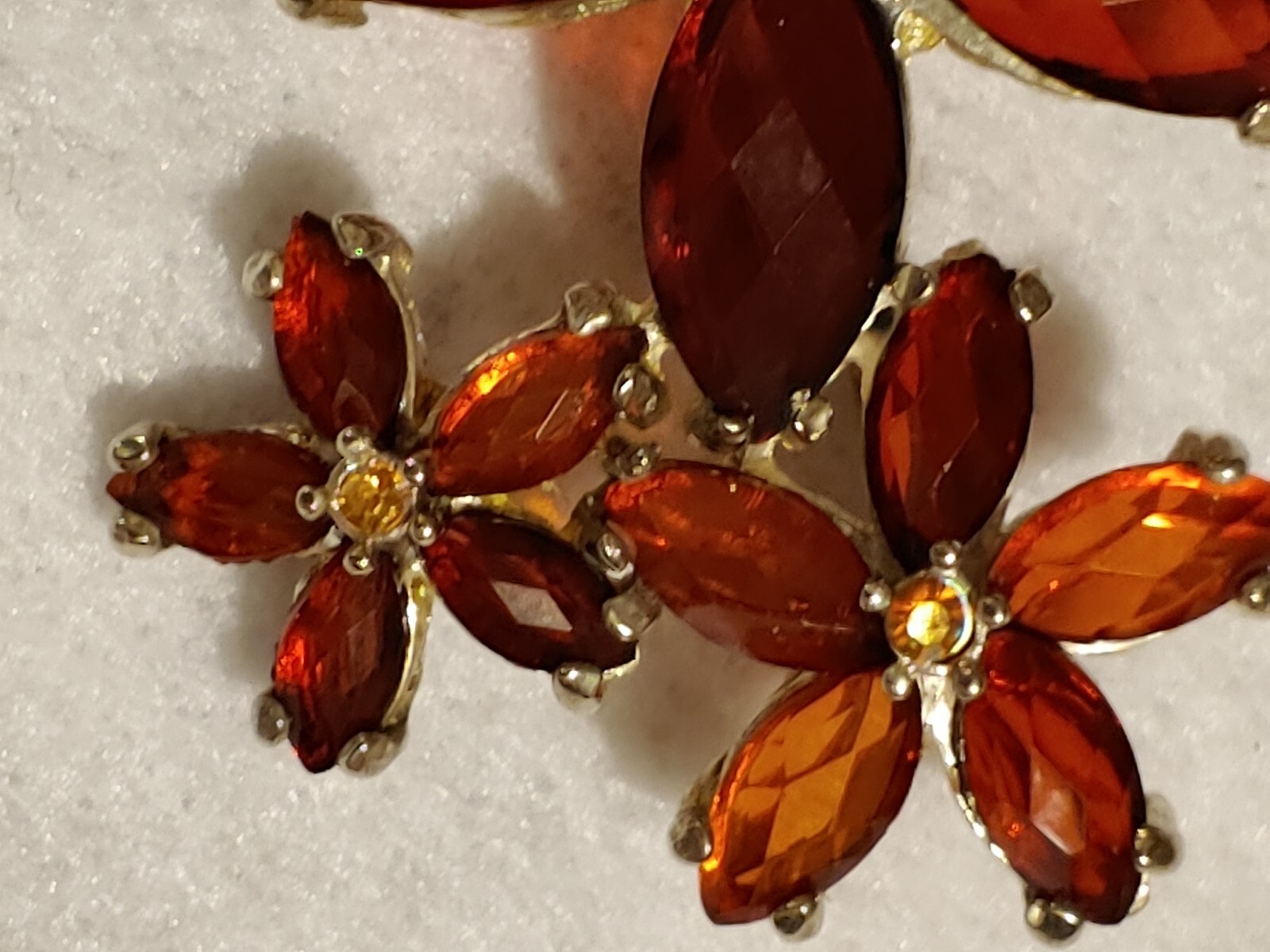 VTG – Flower Brooch – METAL SILVER TONE -Faux Garnet- 2 in Wide x 1 1/2 in Tall