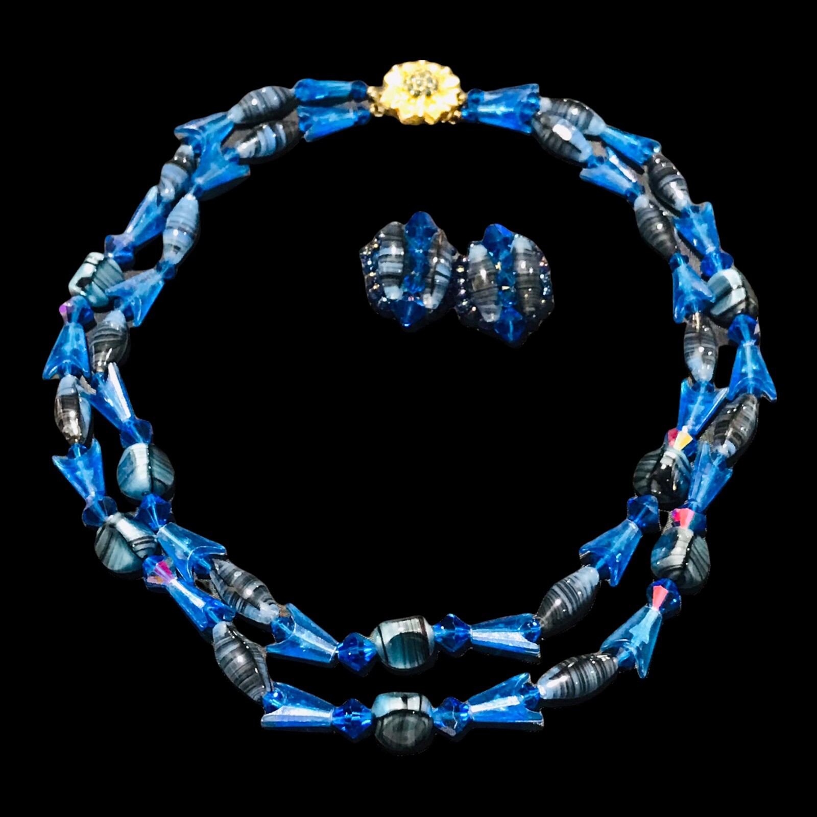 vintage blue glass art and beads necklace and clip on earrings 18”