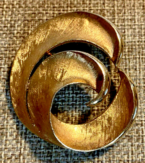 Vintage Brooch Pin Lot of 4 Gold Tone Swirl, Ribbon, Faux Pearl, Oval Teardrop