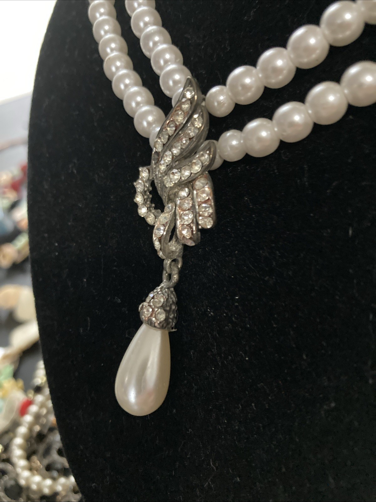 Women’s pearl beaded necklace Jewelry