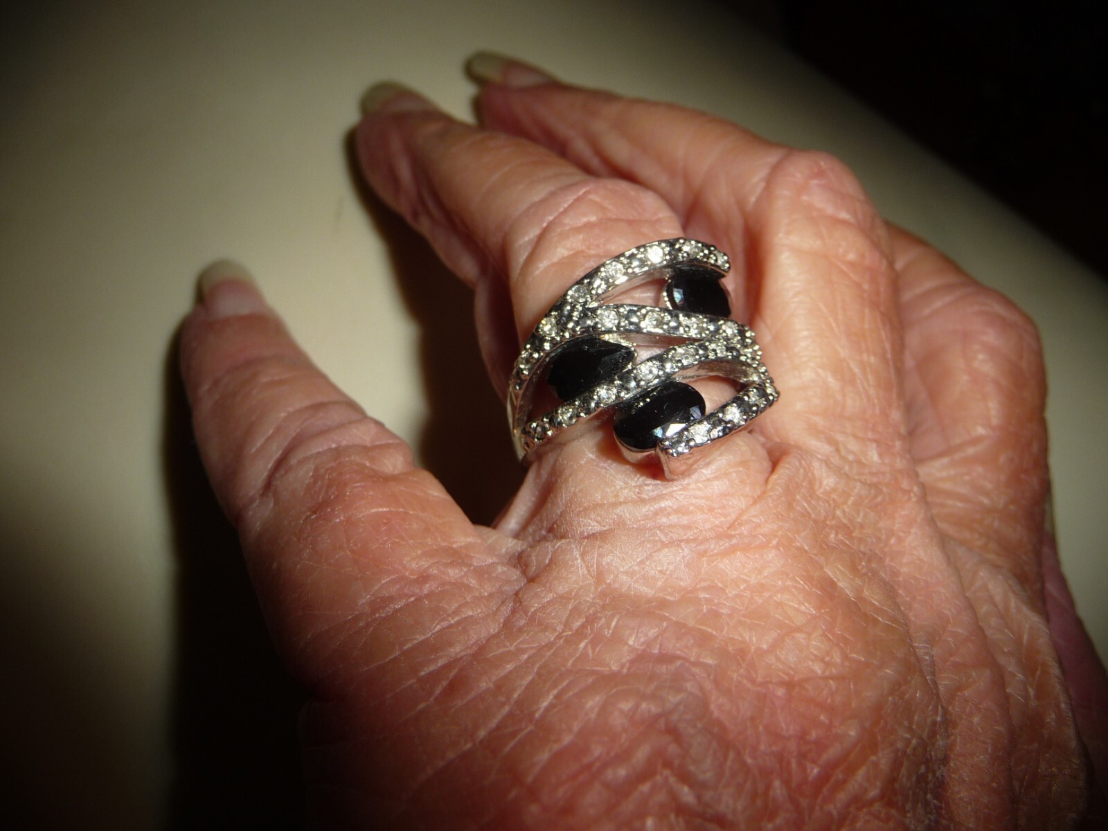 FAUX DIAMONDS & BLACK STONES SILVER TONE Sz 7 3/4″ W #19/11AG