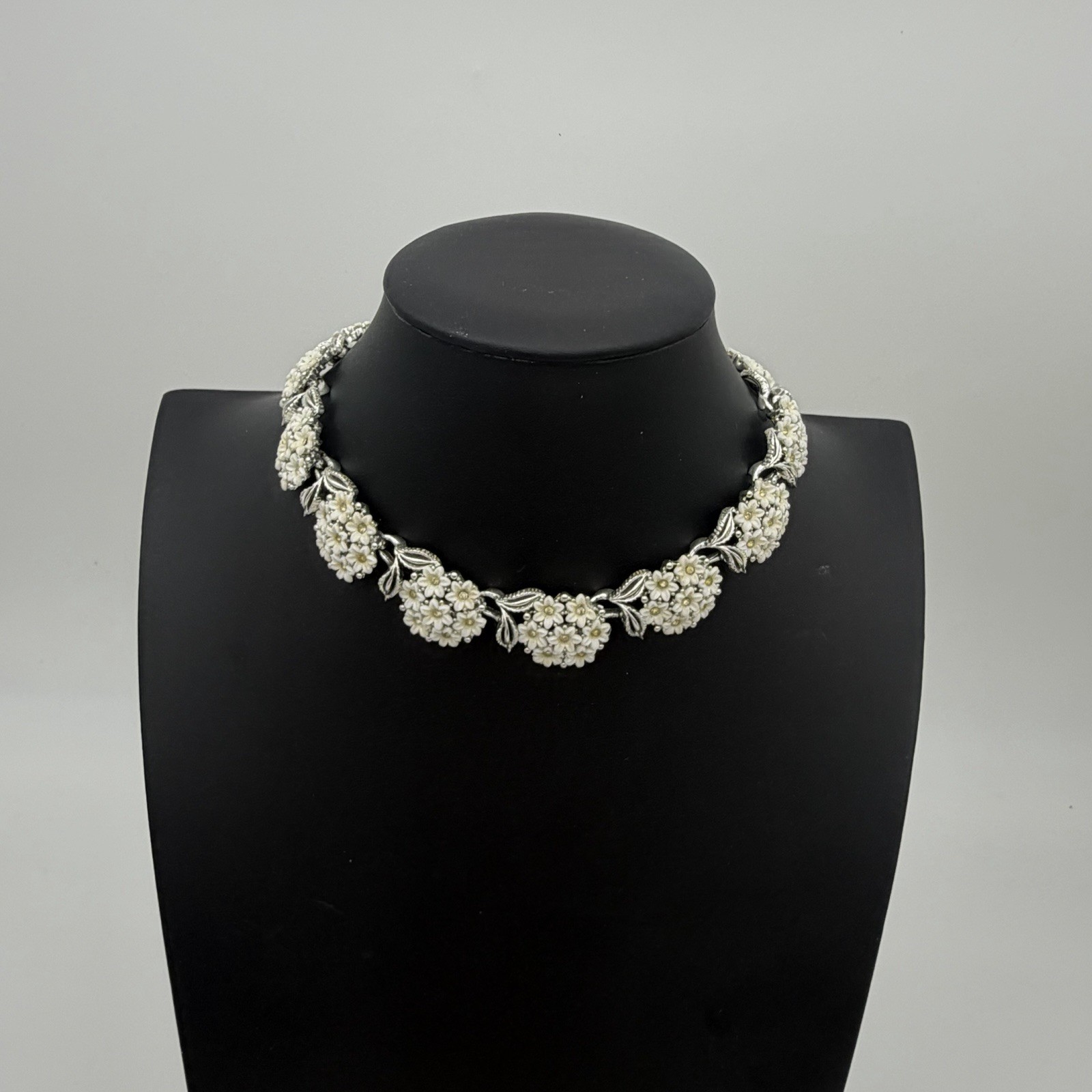 Vintage LISNER Floral Necklace Bouquet Collection 1957 Retro Choker Daisy