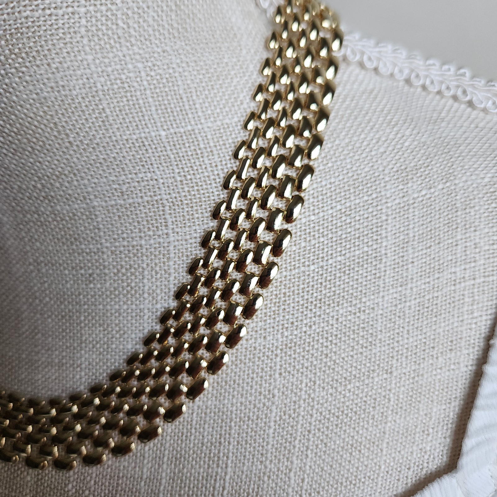 Vintage Gold Tone Mesh Link Necklace | 16″ Fluid Chain Collar