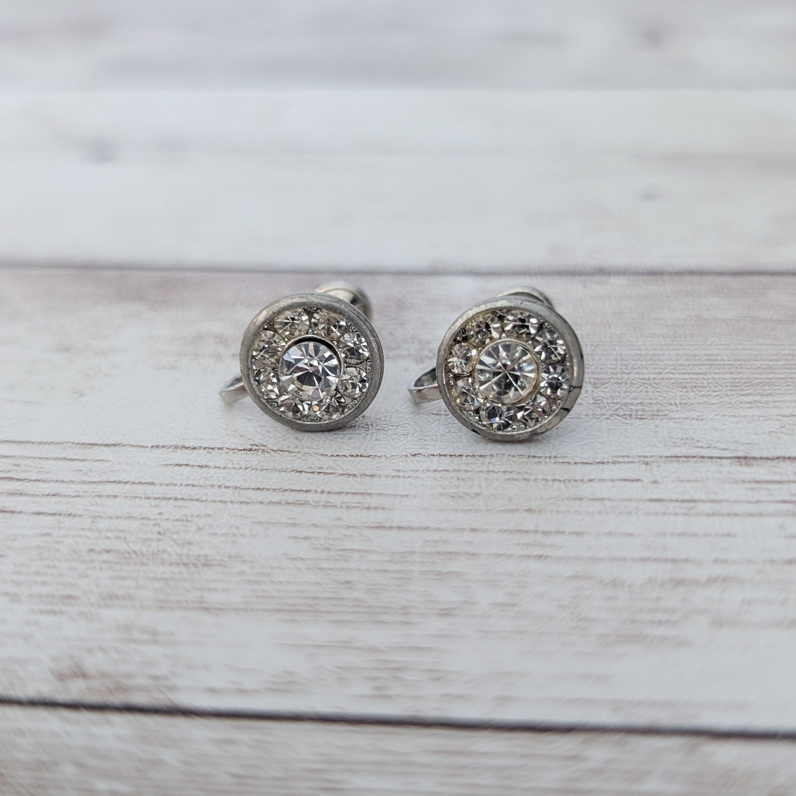 Vintage Screw Back Earrings 3/8″ Clear Gems – Metal is Tarnished