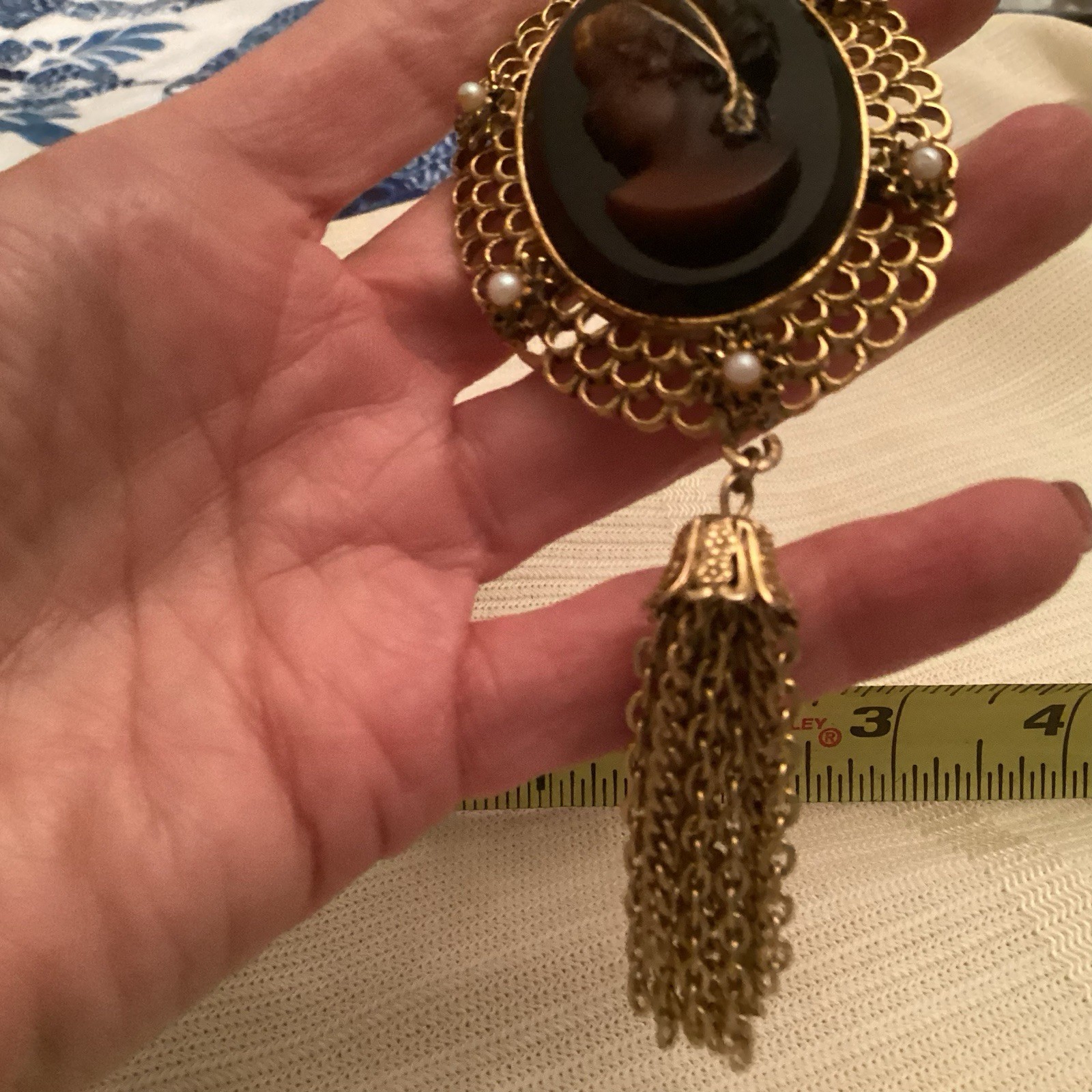 Vintage Jewelry Cameo Pendent Gold Tone & Brown With Pearls